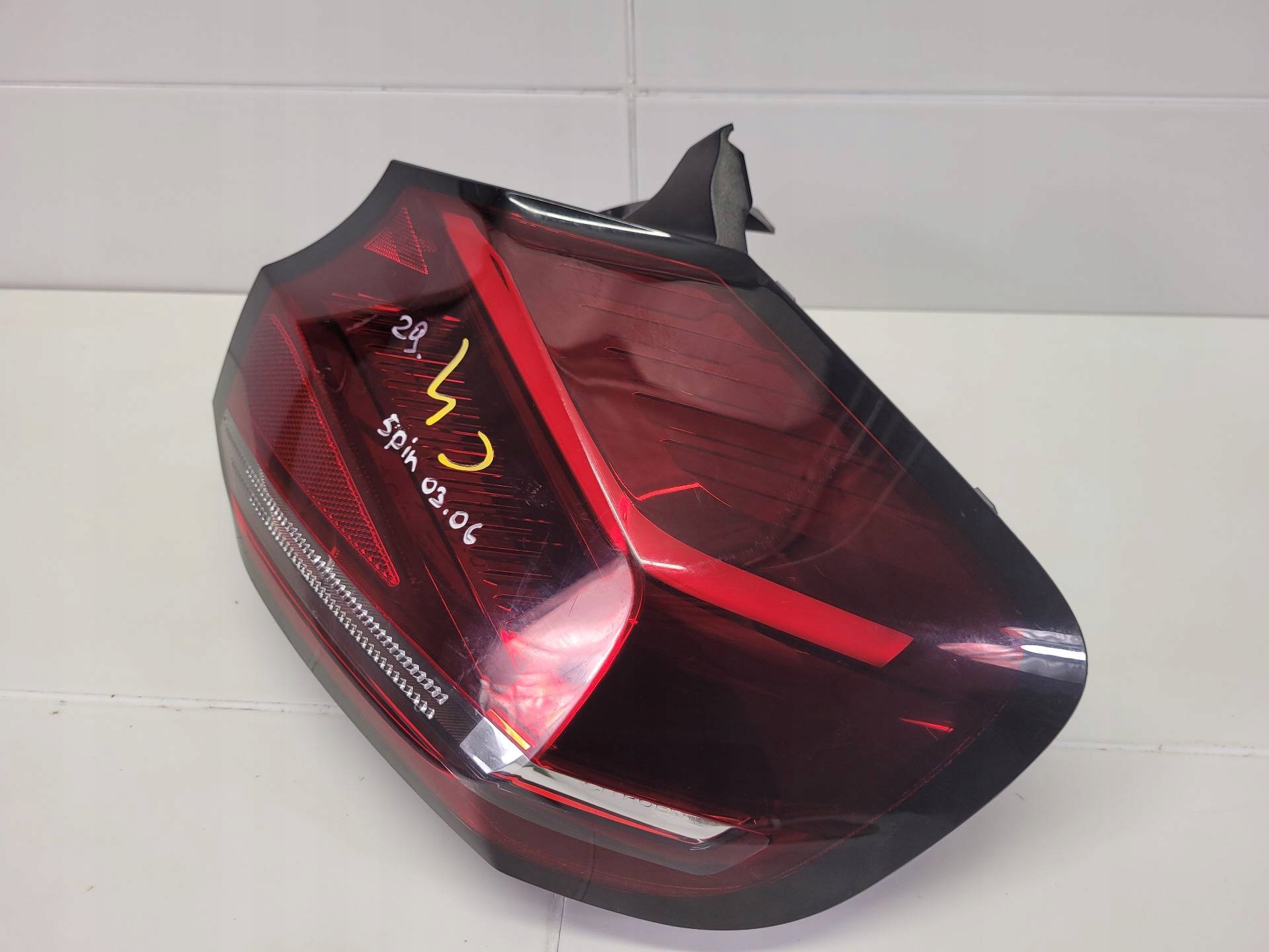 light rear right side Citroen C4 2 facelift 2022 9801100080