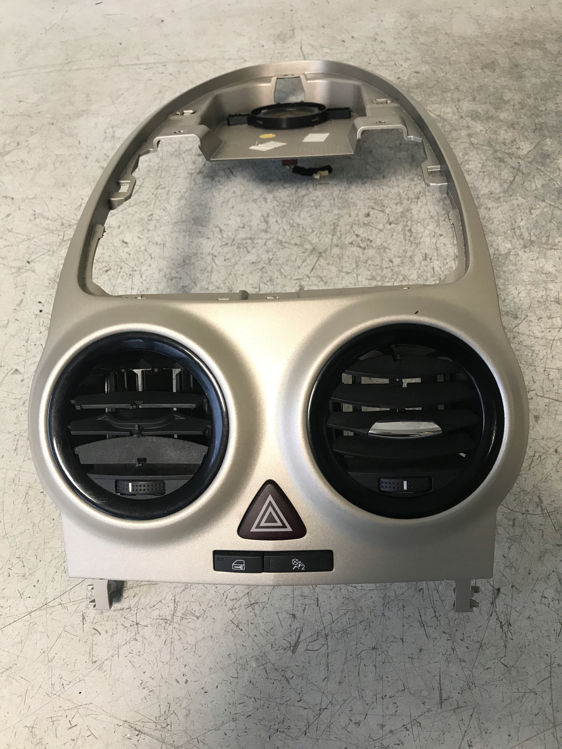 KRATKI air conditioning devices SRODKOWE PANEL CORSA D 13204955