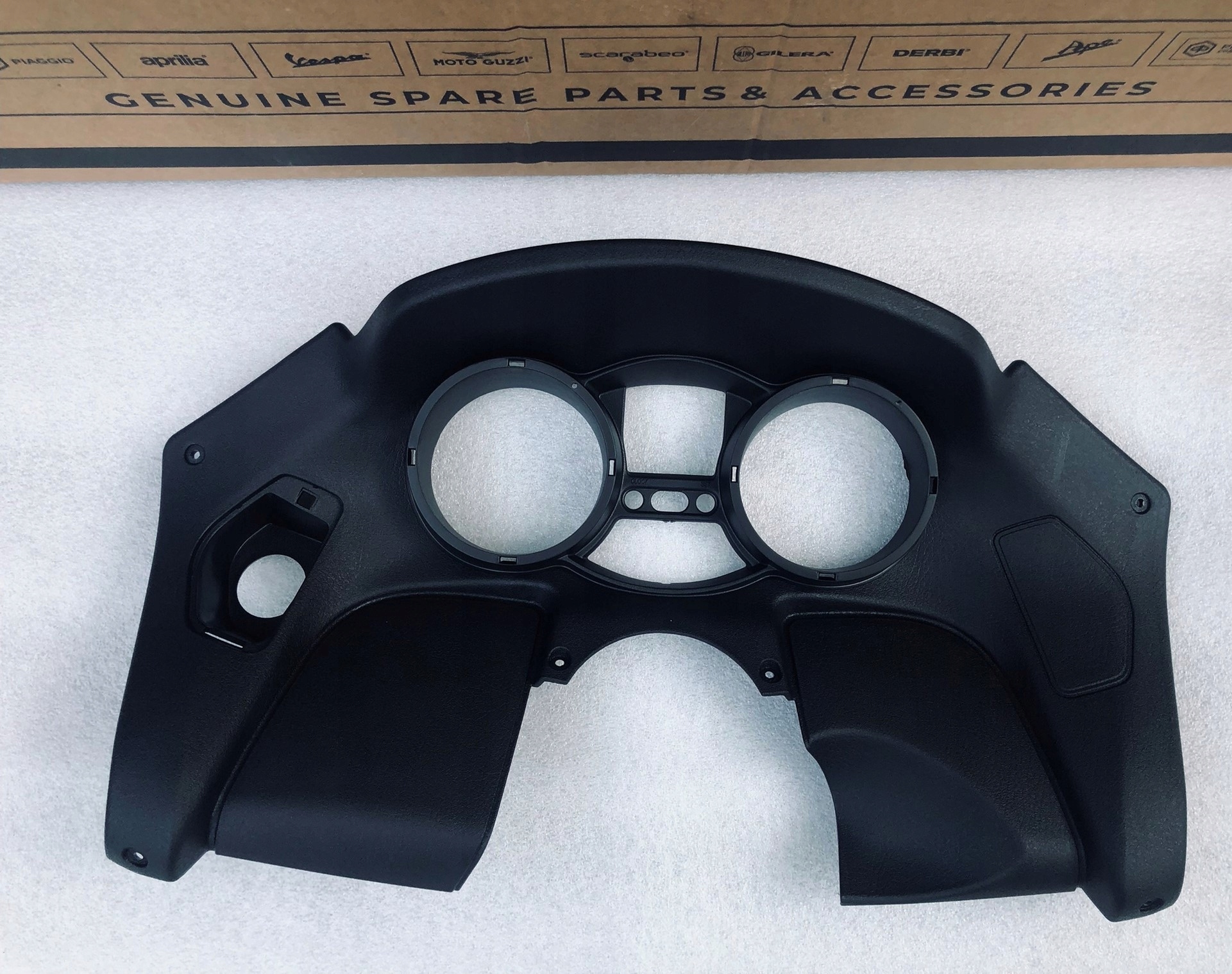 Piaggio MP3 kryt počítadla kokpit 06-13