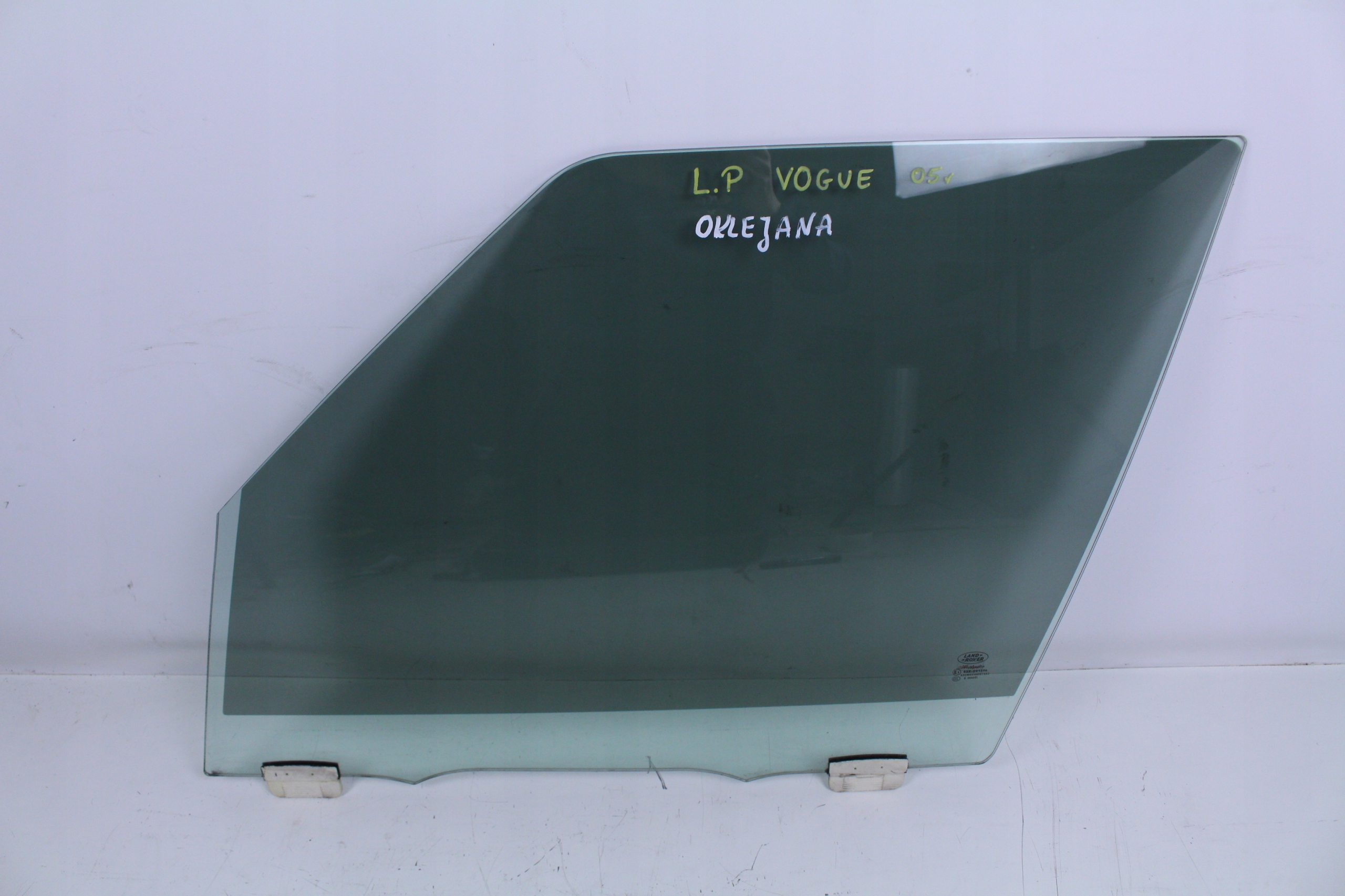 Стекло двери левое переднее RANGE ROVER VOGUE 05r