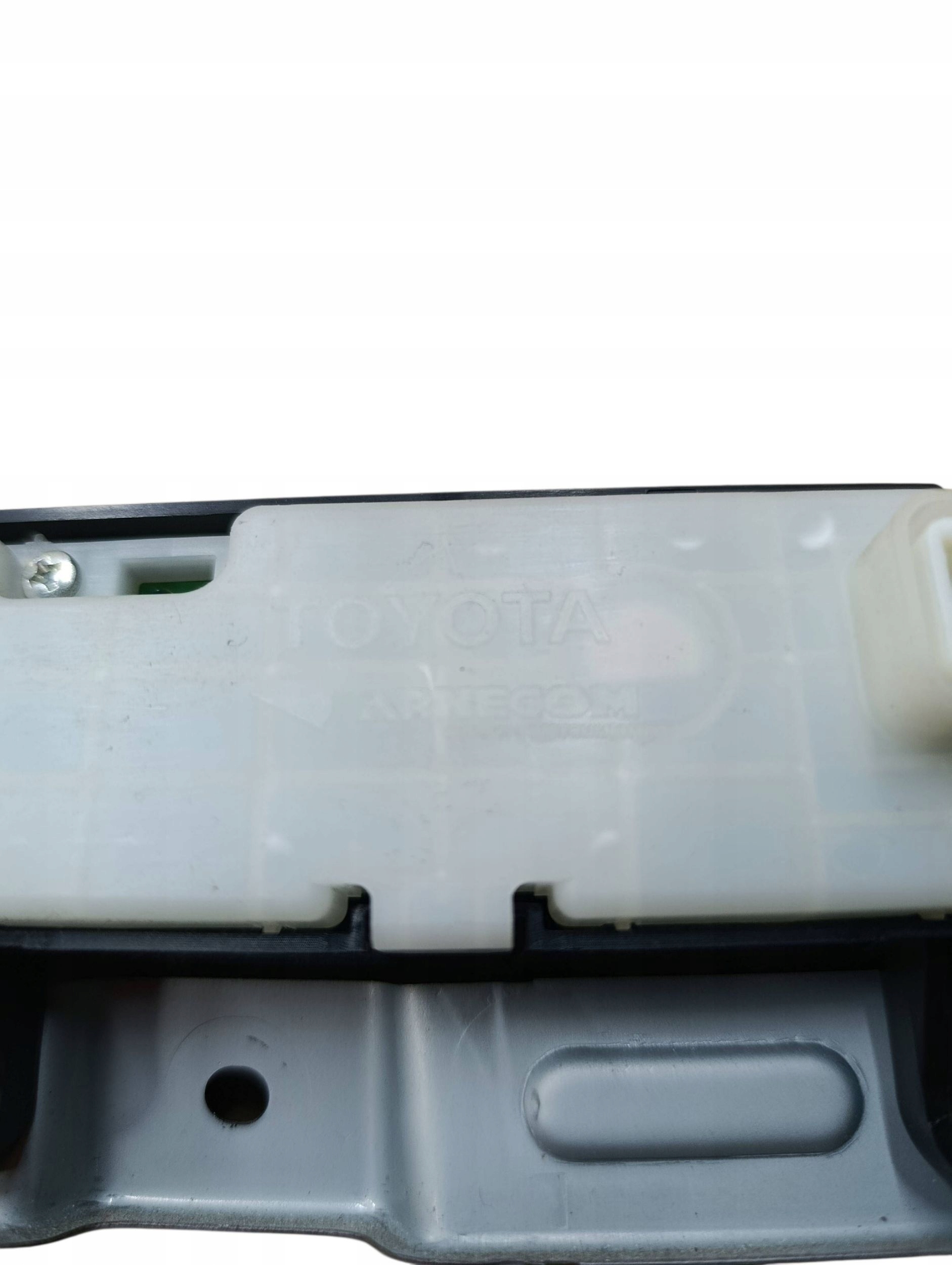 часы перед TOYOTA SEQUOIA (XK60) 832900C100