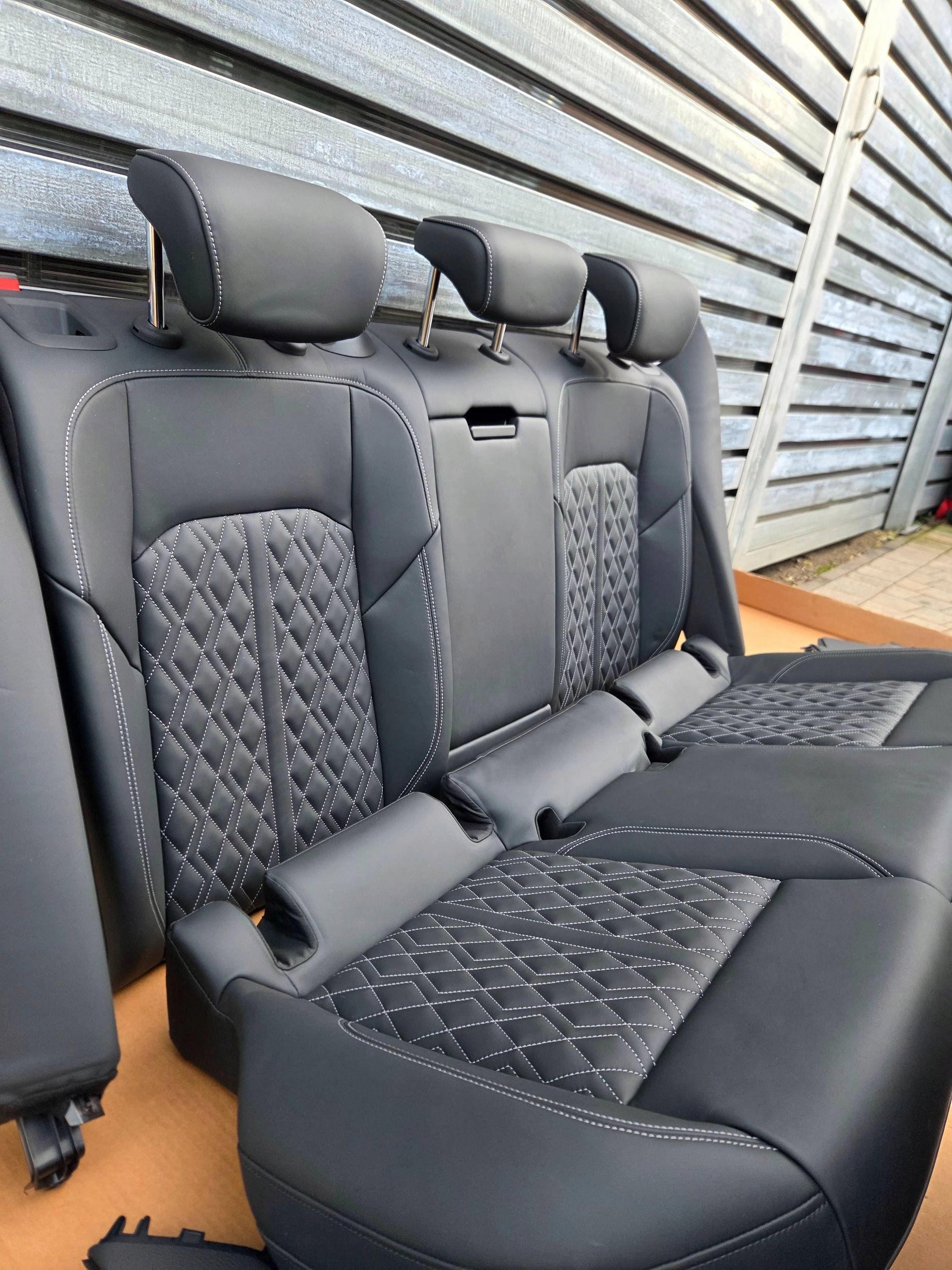 Audi Q8 E-TRON SPORTBACK s 4KE бочки подлокотник кожа