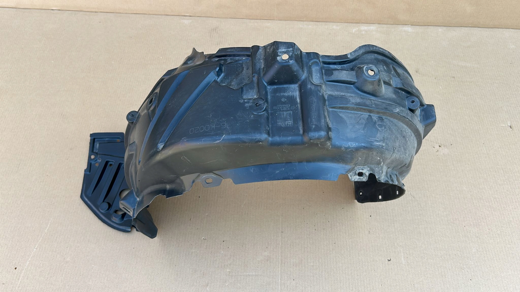 mudguard left left front front TOYOTA YARIS IV 20