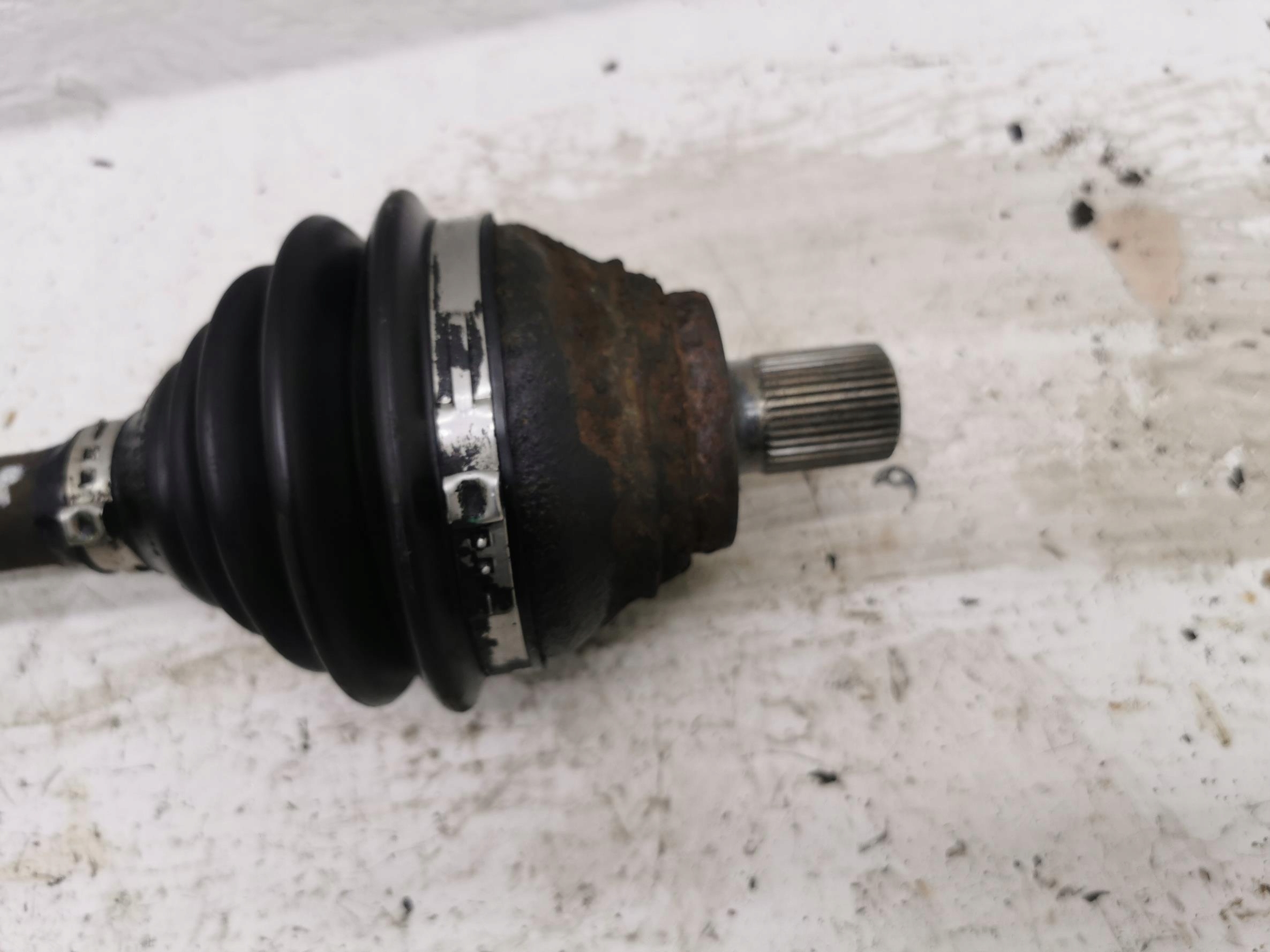 semi-axis front left VW TIGUAN and LIFT 5N0407763A