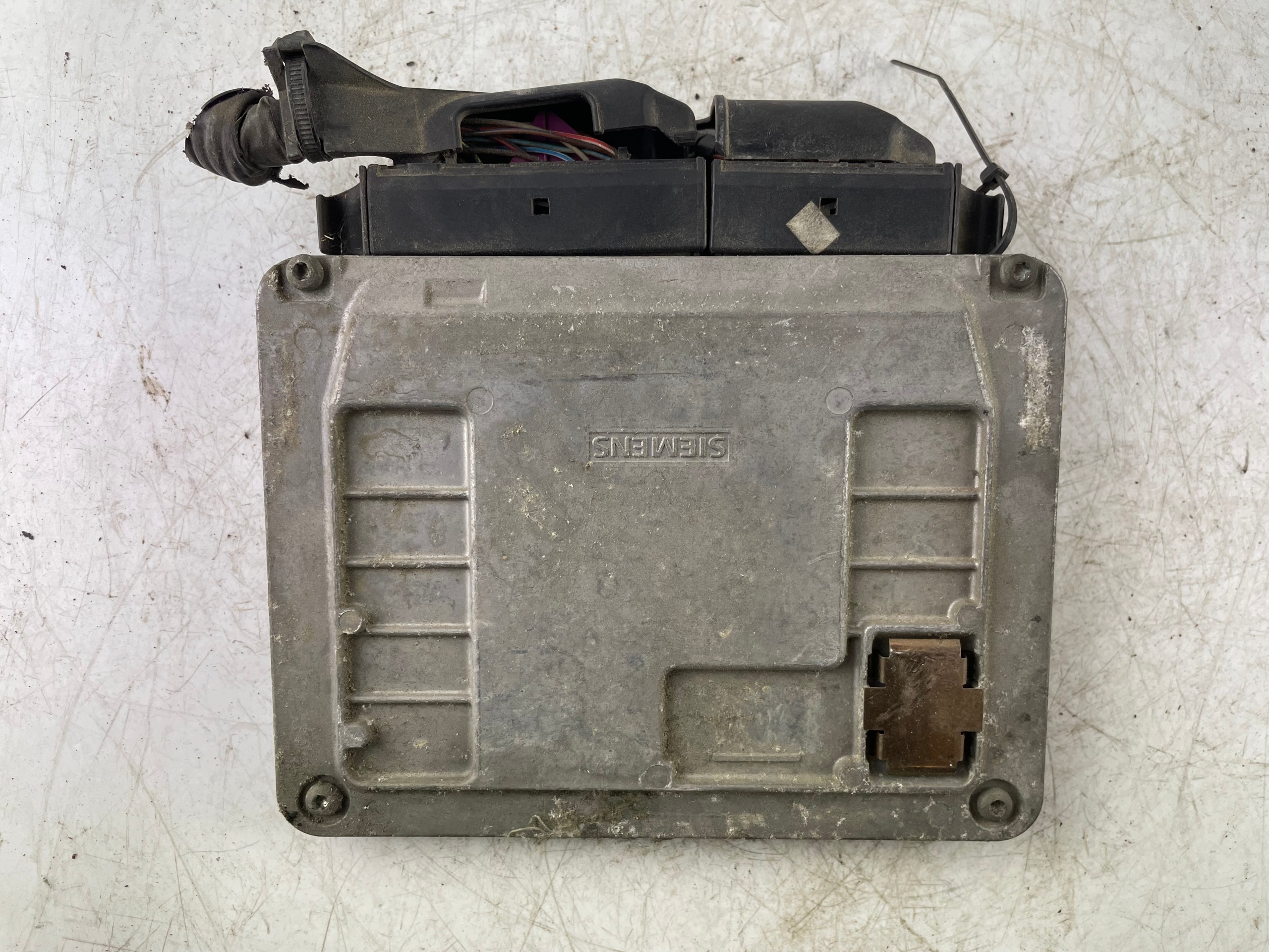 control unit of the engine 03E906033L 5WP40194 05 VW Polo 9N 1.2