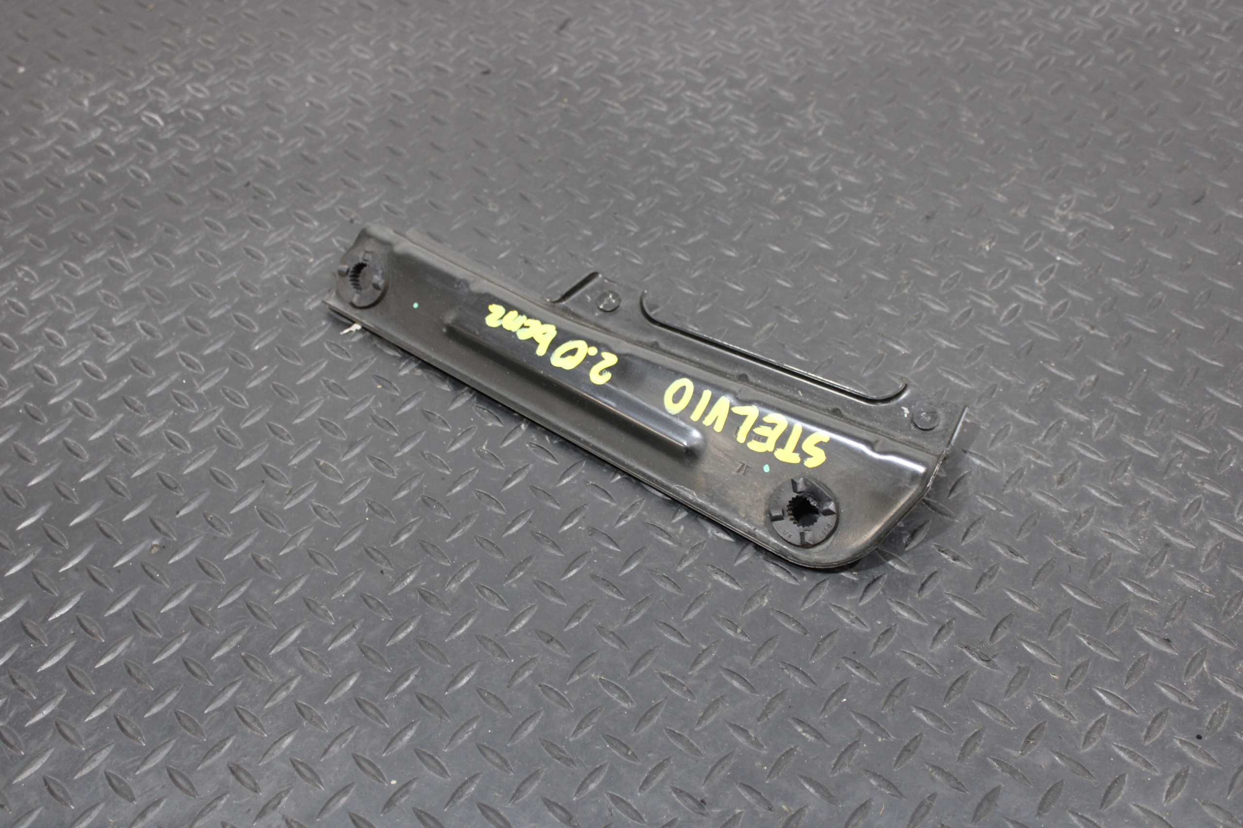 Poignée Support plaque Intercooler ALFA ROMEO STELVIO Q4