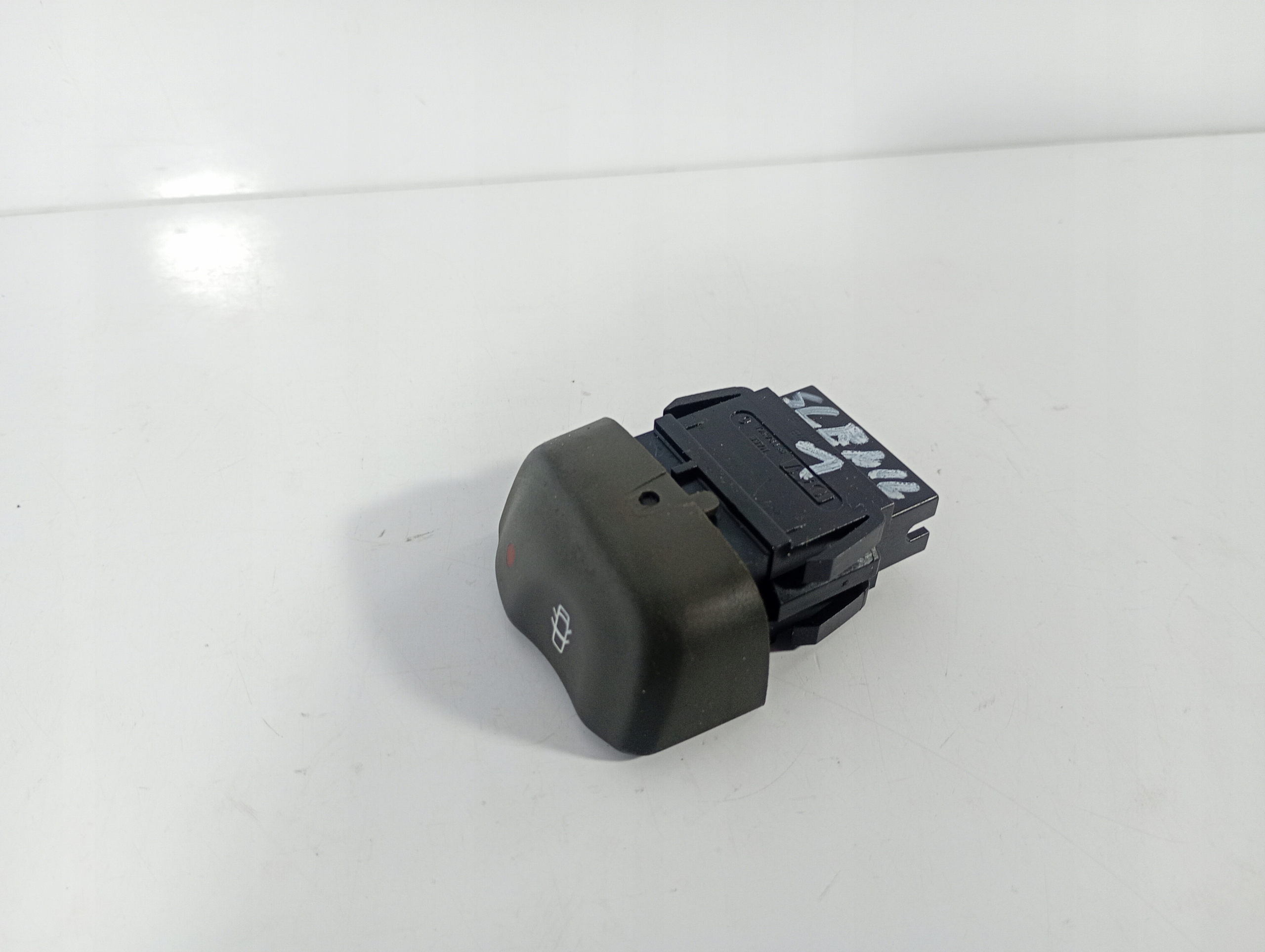 Scenic 1 and 96-03 switch button of a lock central OE 432969B