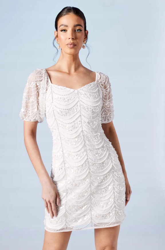 Bílá Elegantní Šaty S Flitry A Pobřežím L