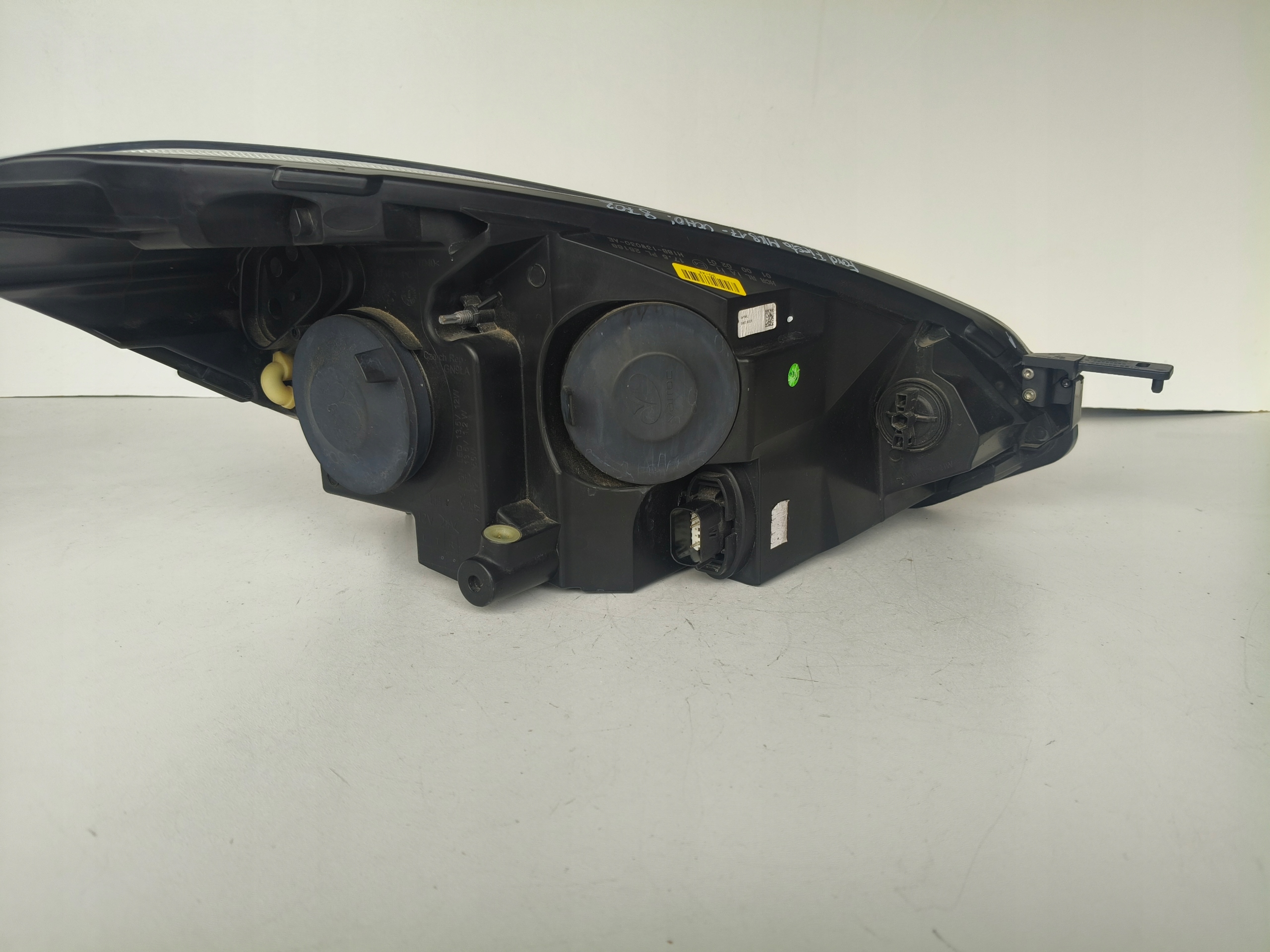 light left REFLEKTOR FORD FIESTA MK8 17