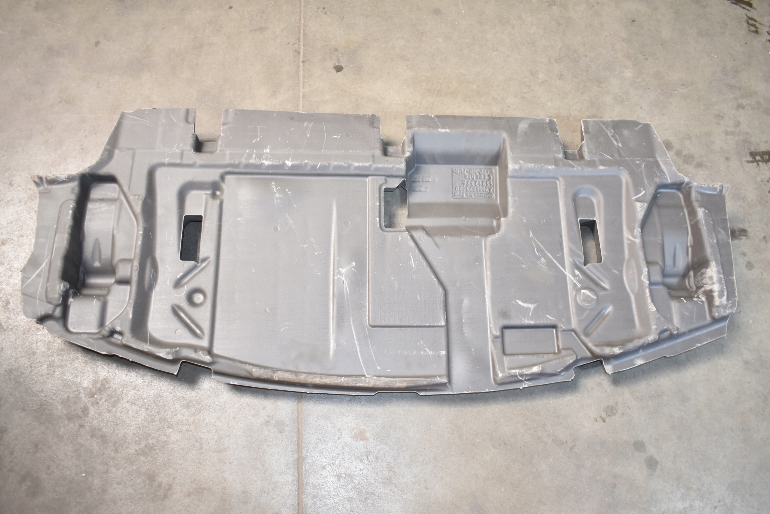 IDEALNE hangszigetelő MERCEDES W214 1