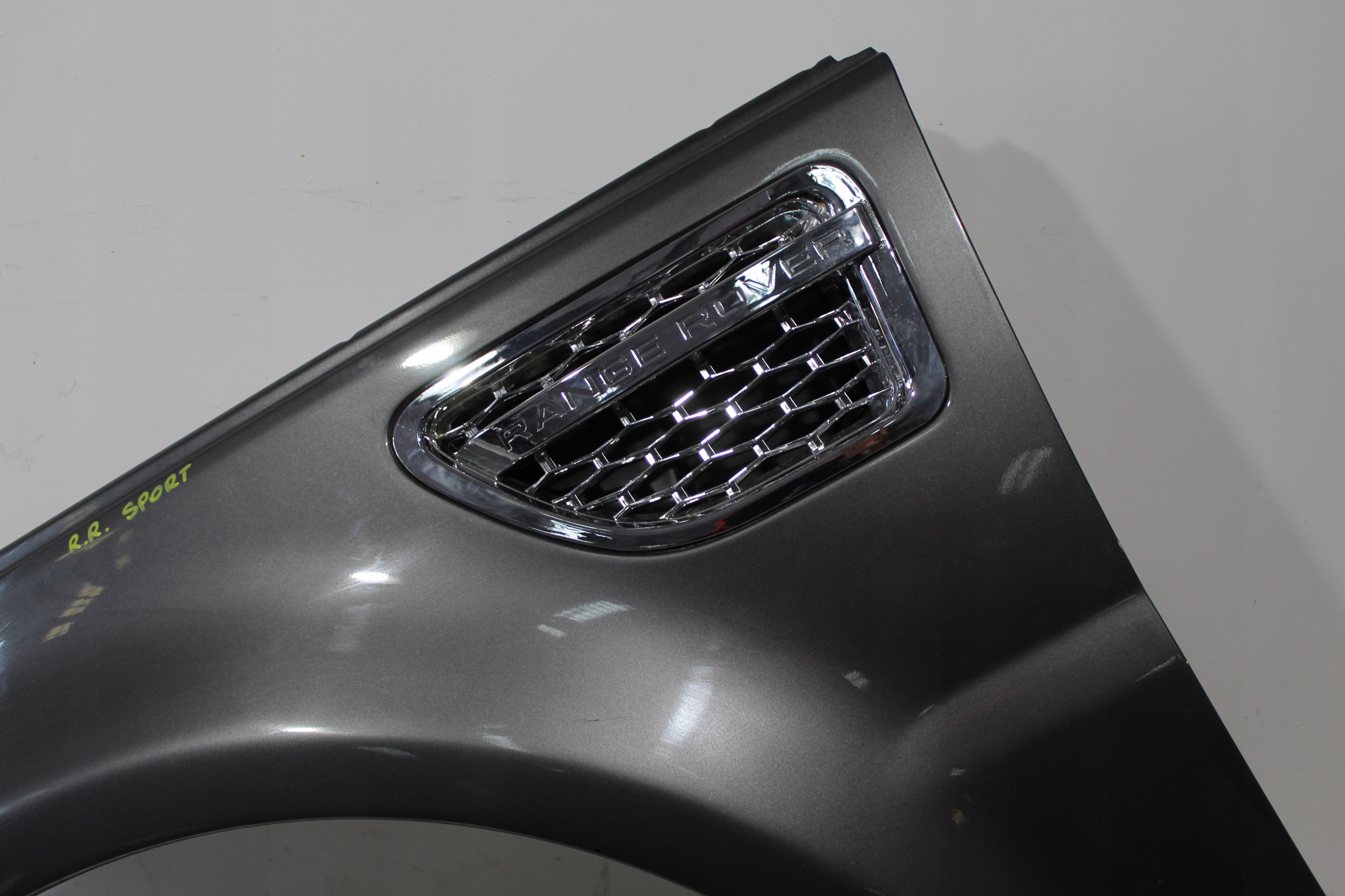 fender left front RANGE ROVER SPORT L320