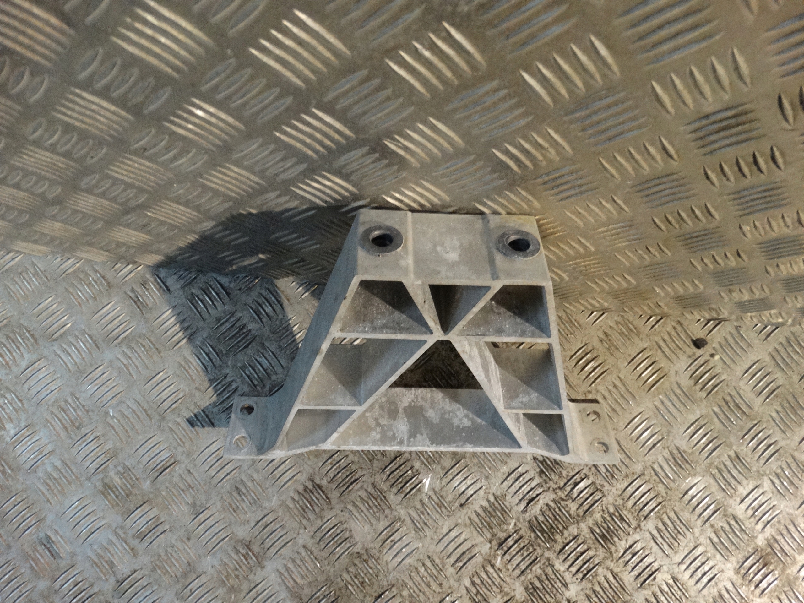 IDEALNY bracket holder chassis BMW G01 G02 1