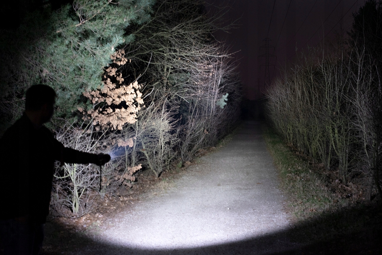 LATARKA LED TAKTYCZNA USB WOJSKOWA ZOOM AKU VAYOX EAN (GTIN) 7330542580894