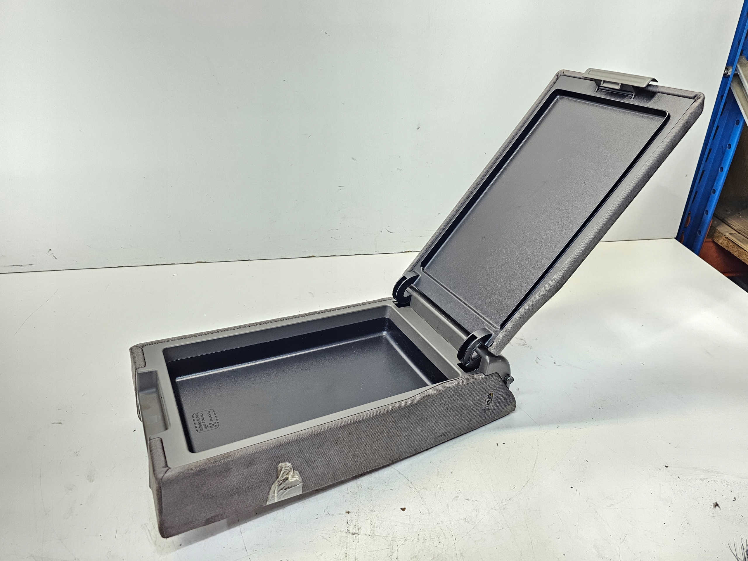 armrest KANAPY rear part AUDI A4 B6 B7 WELUR JASNY grey