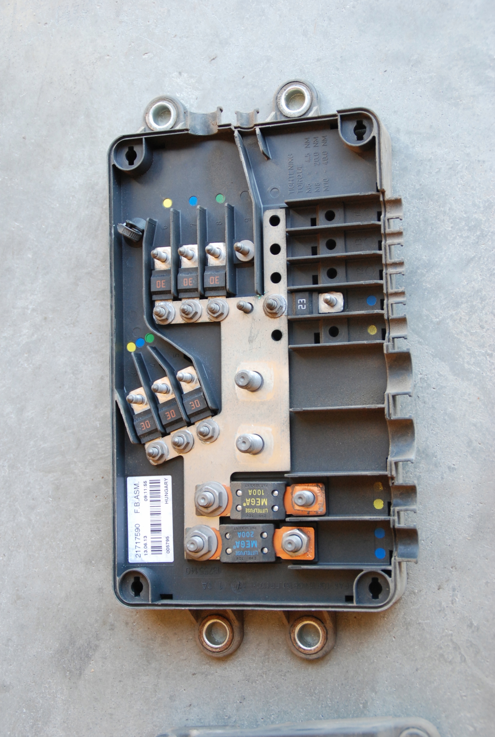 SKRZYNKA PŁYTA BEZPIECZNIKÓW VOLVO FH 4