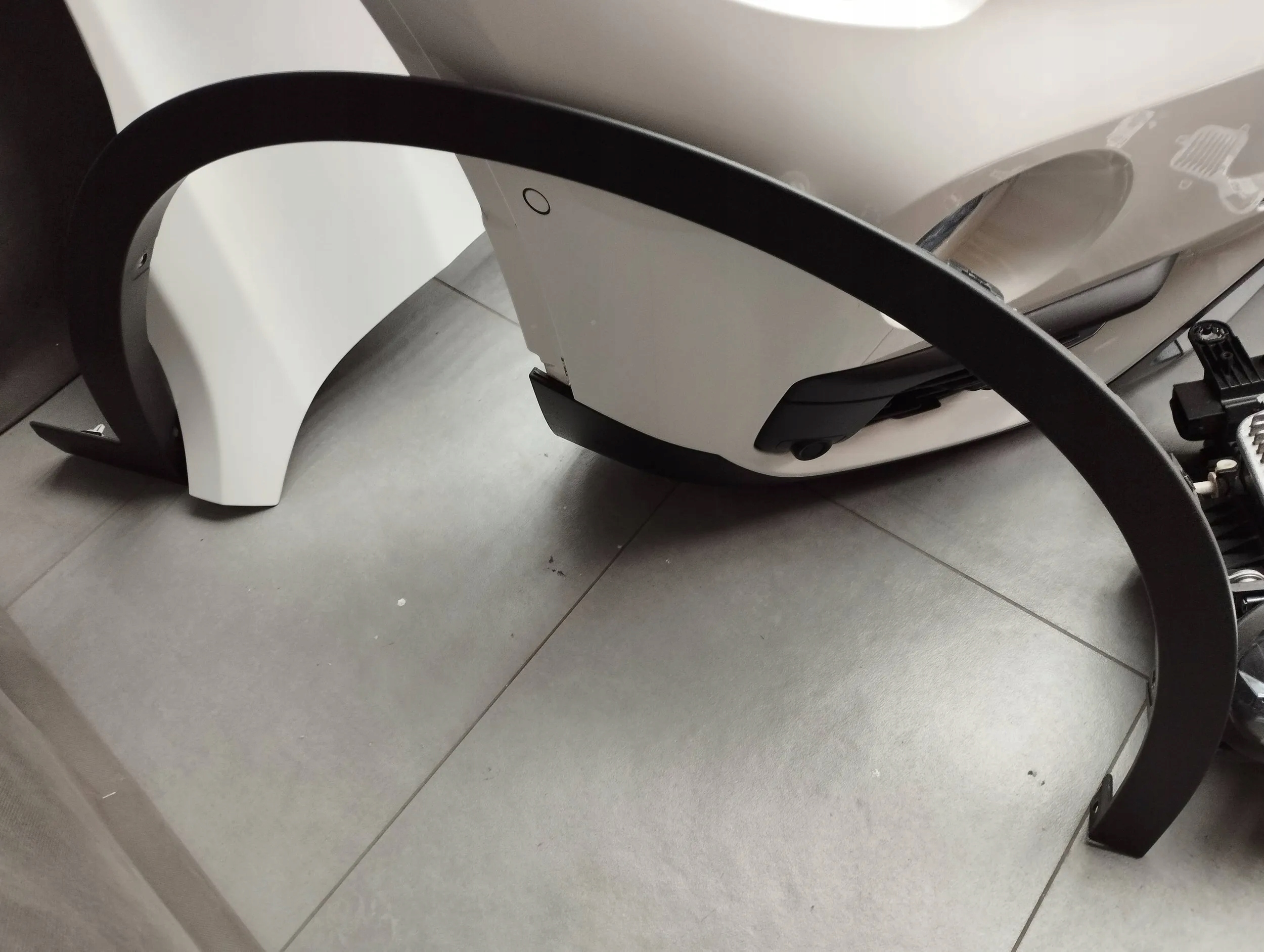 BMW X1 F48 MASKA ZDERZAK LAMPY PAS BŁOTNIKI A300 Numer katalogowy oryginału 7472220