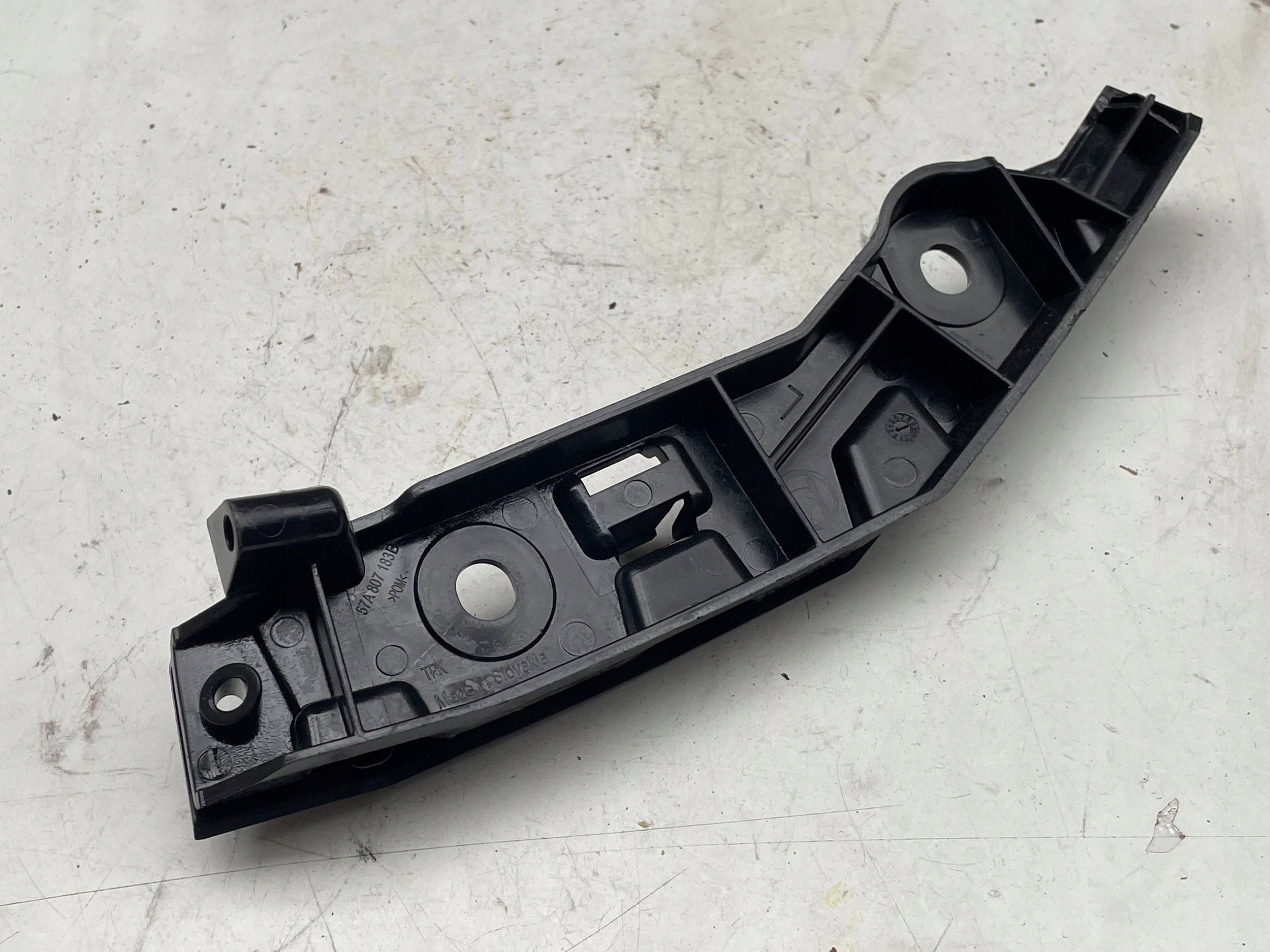 bumper bracket of the front left side Skoda Karoq 57A807183