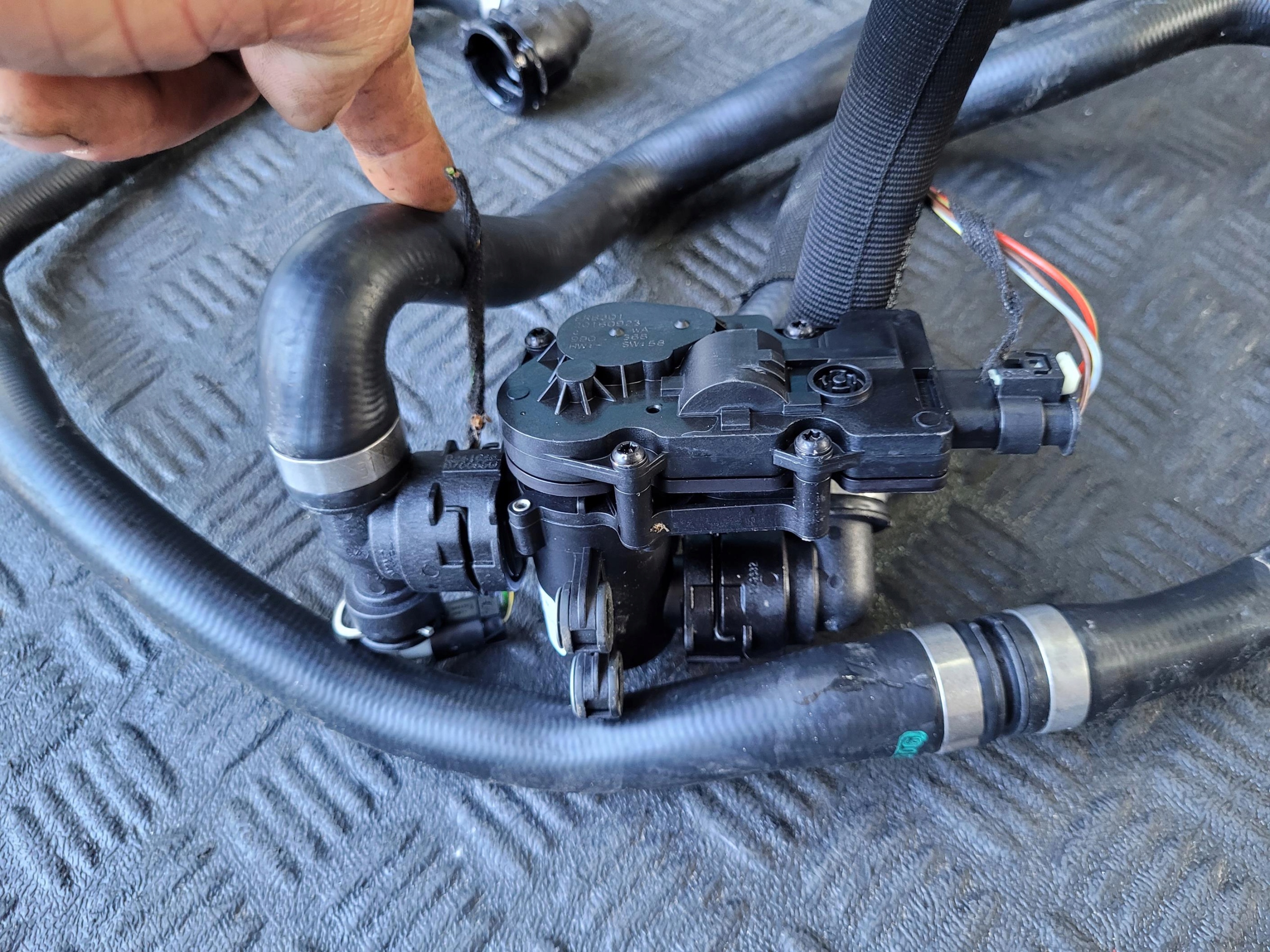 ventil vode A0005003040 prijenos MERCEDES C 350 W205 S205 2.0 CGI HYBRID