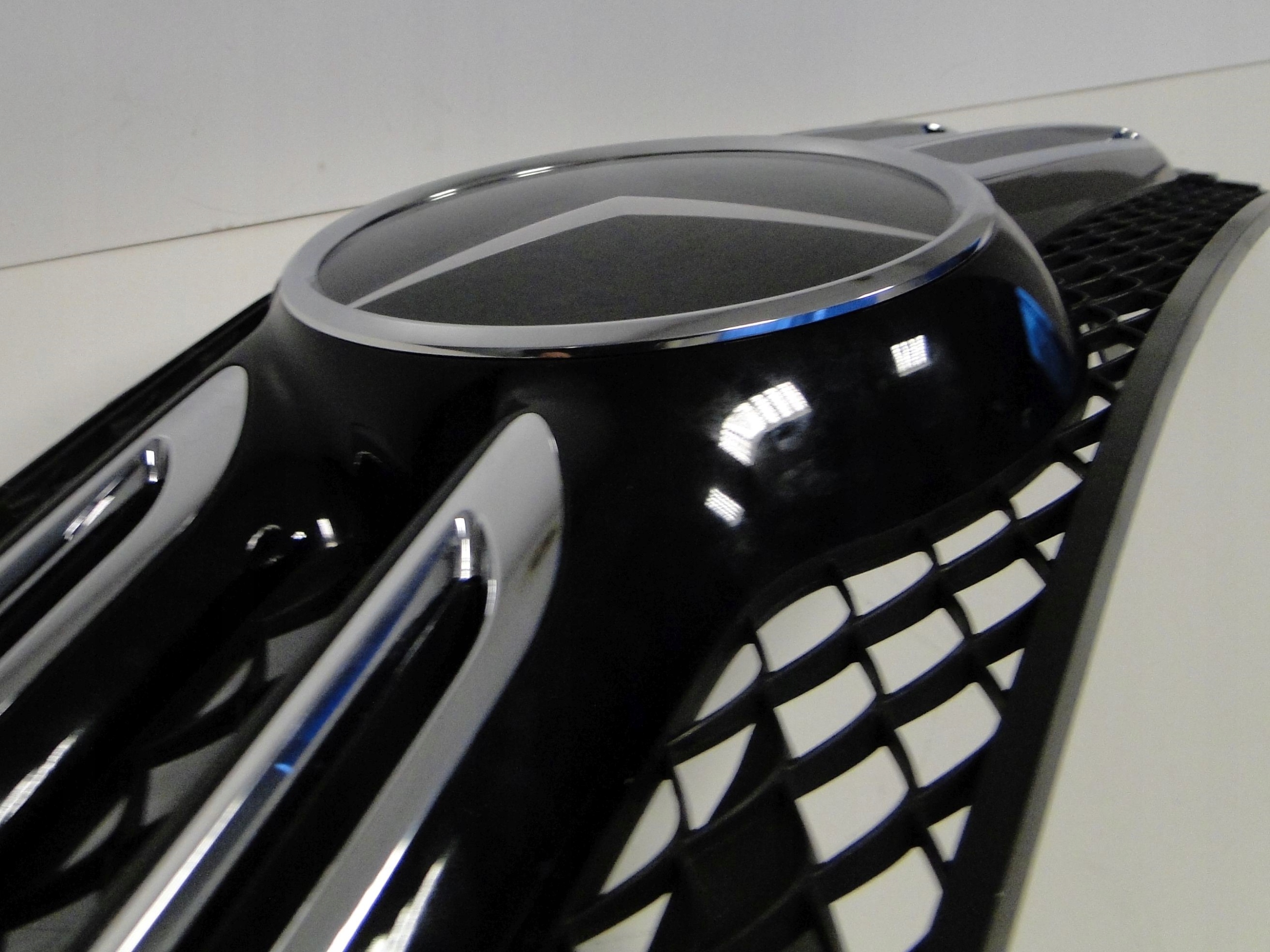 MERCEDES GLE W166 166 GRILL ATRAPA NA RADAR CZARNY AMG Strona zabudowy przód