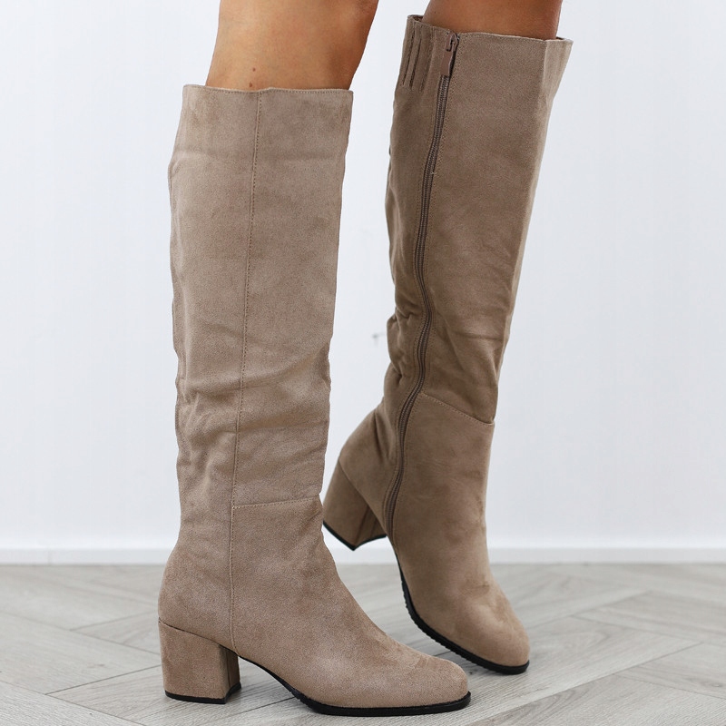 Béžové dámské zateplené kozačky na podpatku, elegantní, semišové