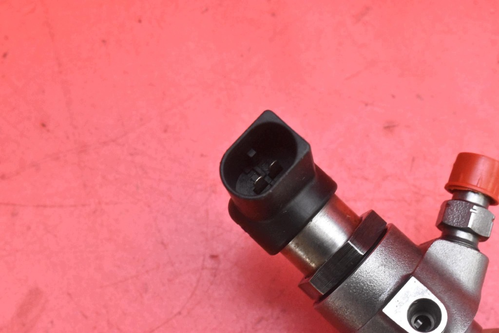 nozzle injector 03L130277B VW GOLF 6 VI 1.6 TDI 08-15
