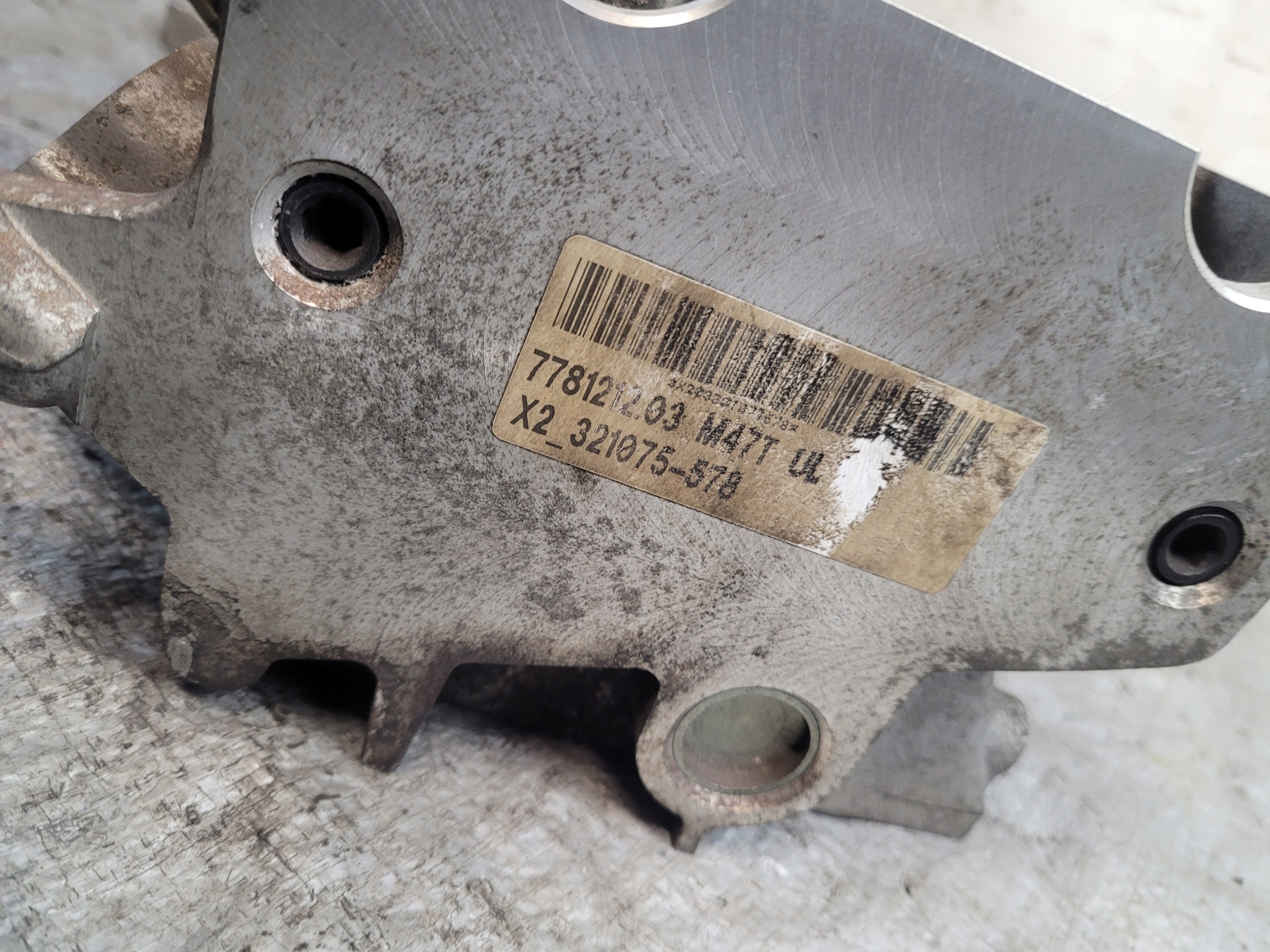 hlava OE 778752105 + vačky + HYDROPOPYCHACZE BMW E87 2.0D M47