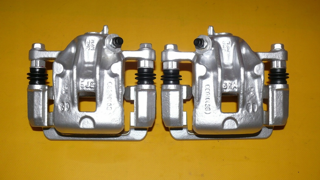 04-07 - Зажимы левый и правый задний KIA SPORTAGE II 262/10 мм