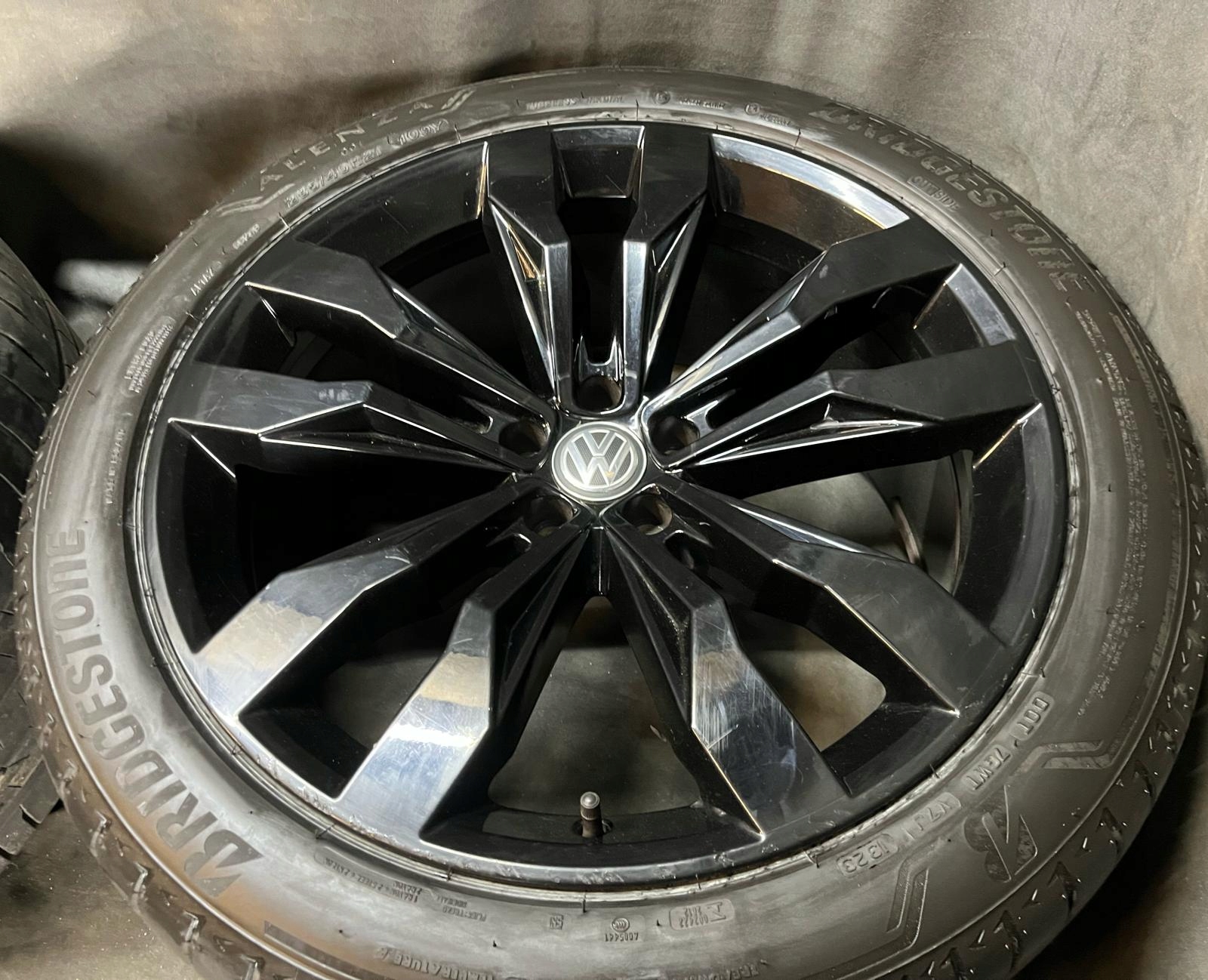 ORYGINALNE KOŁA ALUFELGI VW VOLKSWAGEN TOUAREG III 21” NOWY MODEL SUPERSTAN Rodzaj opon Letnie