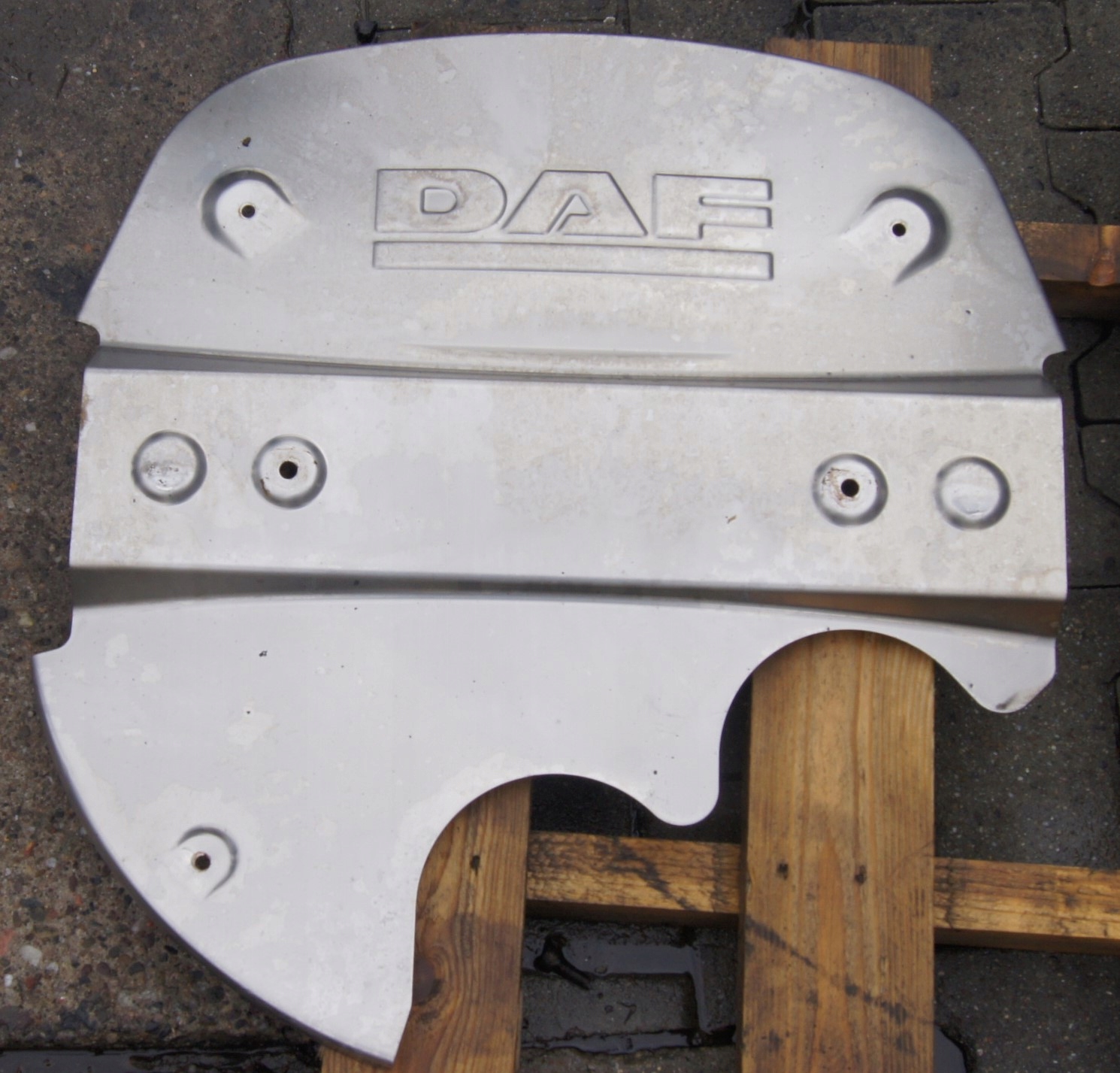 КРИШКА ГЛУШНИКА КАТАЛІЗАТОРА DAF XF 105