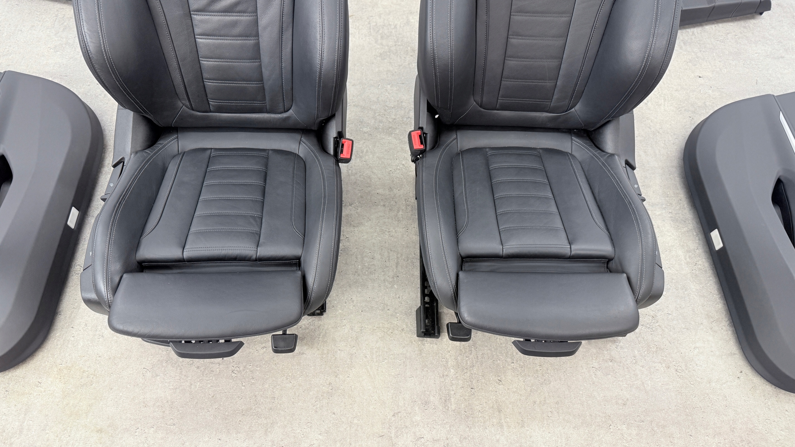 BMW G01 X3 seats side black leather heated EUR KPL
