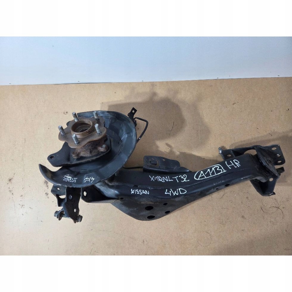 Nissan X-Trail T32 4WD swing rear right (A113)