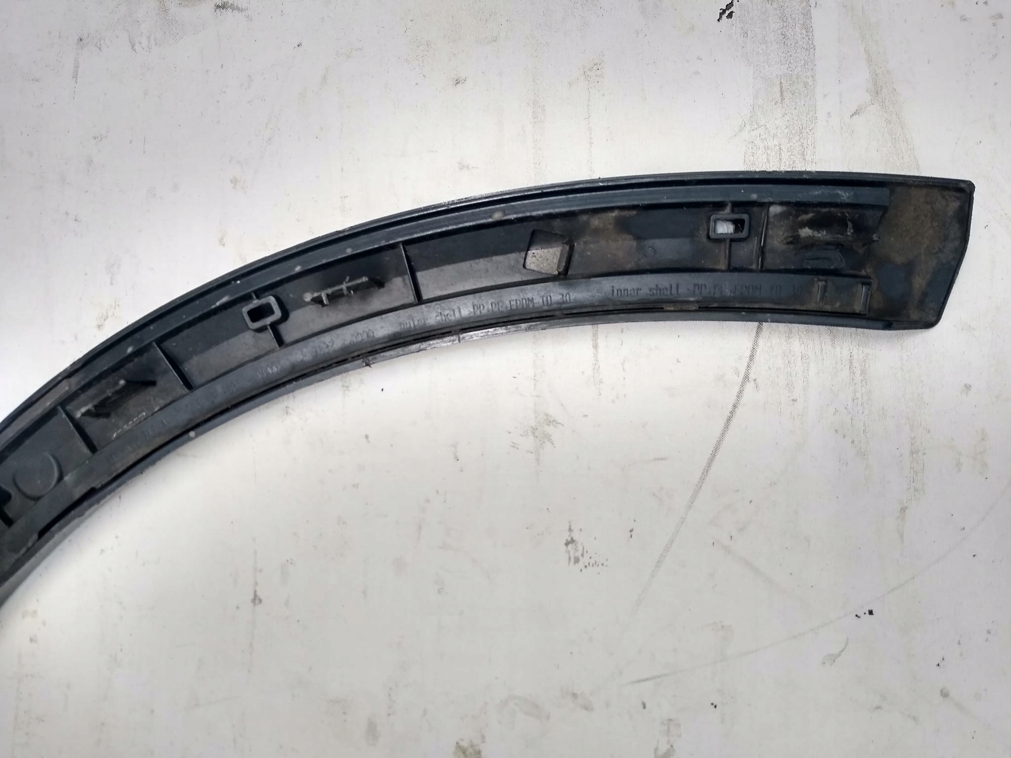 AUDI Q2 16-26 moulding cap left front