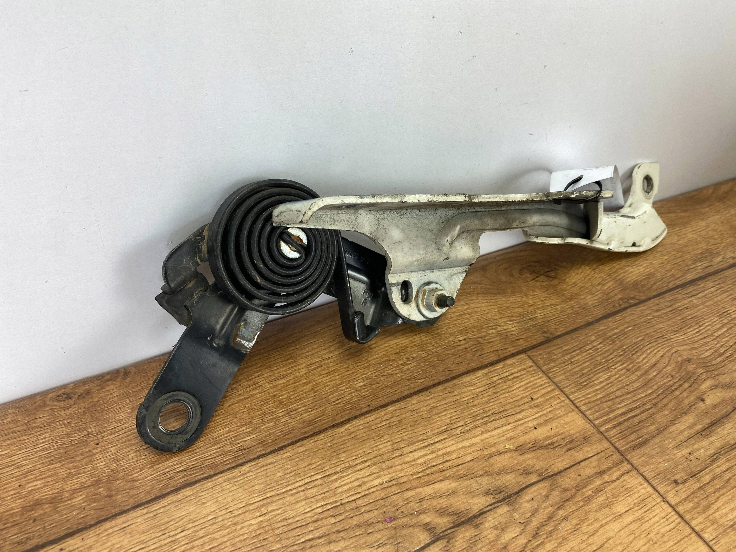 bonnet hinges right Cadillac Escalade IV 2015+