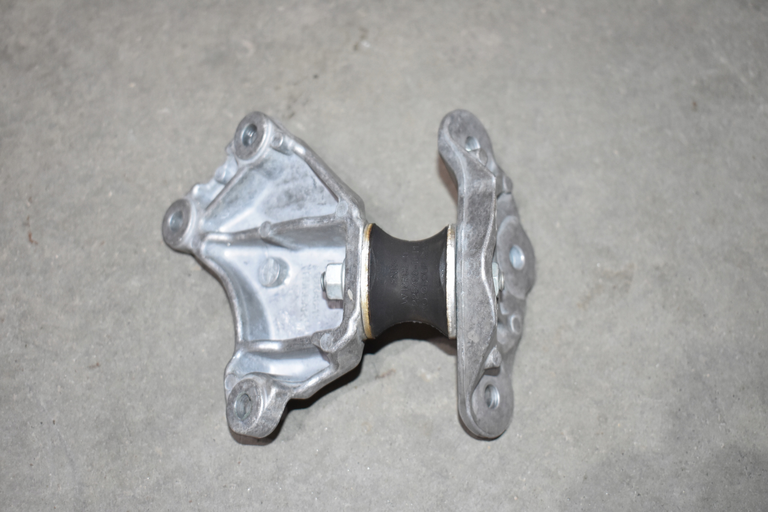 perfect condition holder gearbox mount BMW G01 G02 1