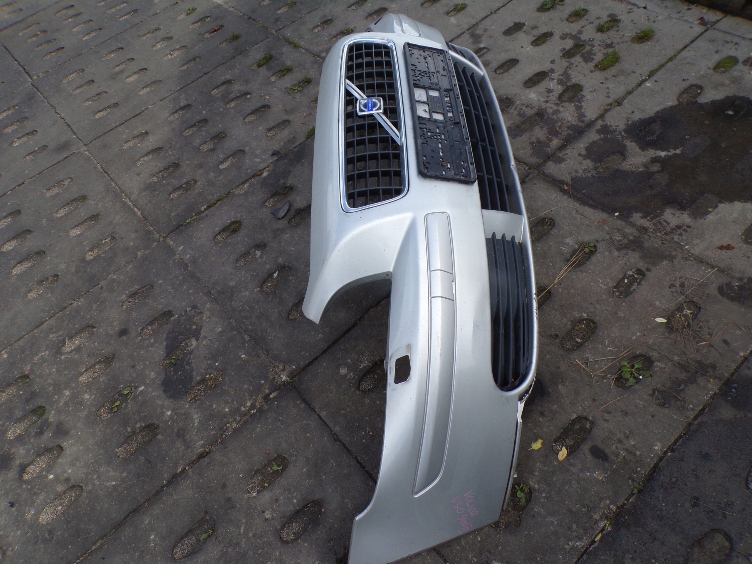 front bumper front VOLVO S40 2 II WERSJA below washers