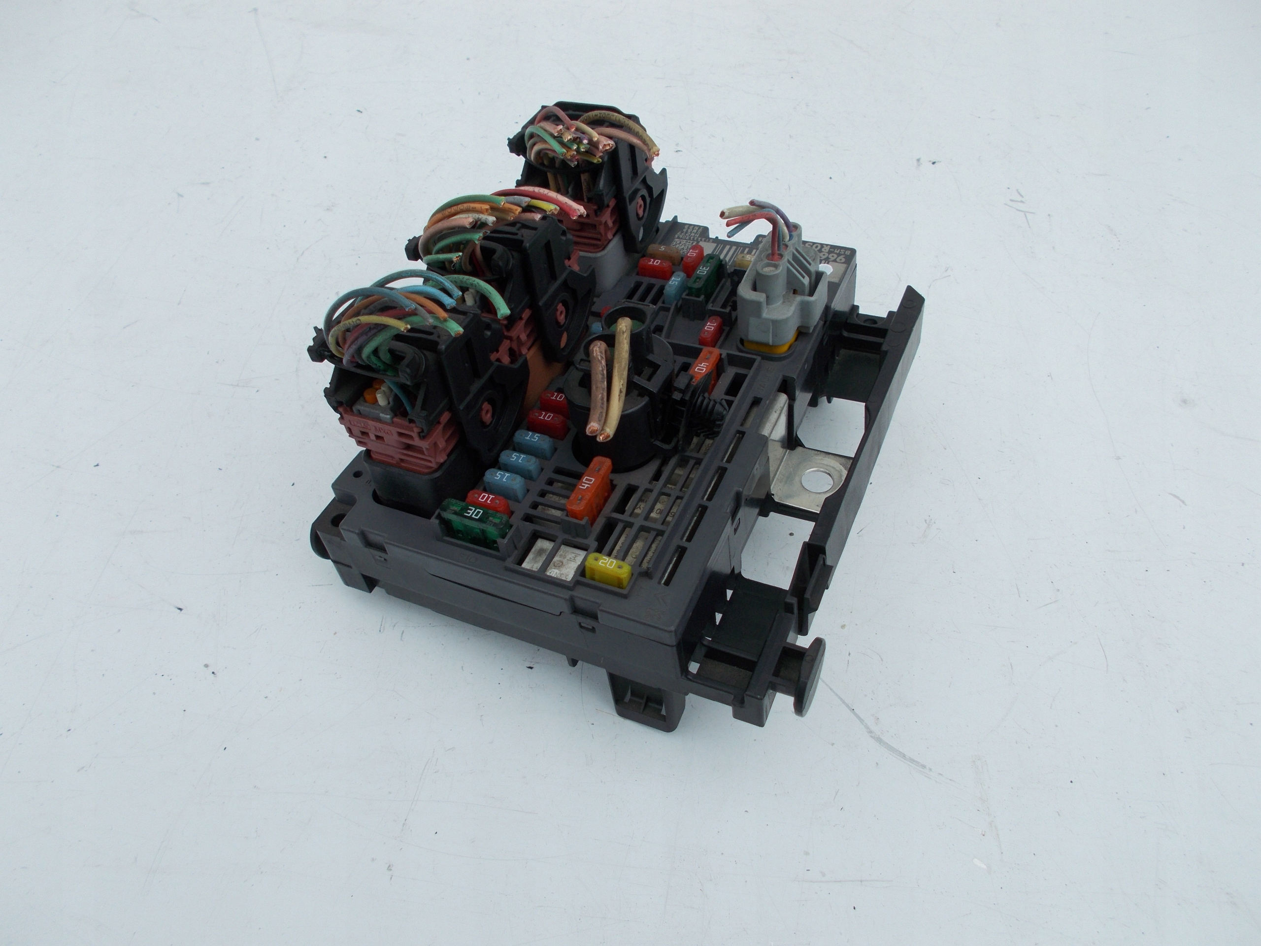 Moduł BSM Peugeot Citroen 9664706280 R05 Producent części Citroen OE