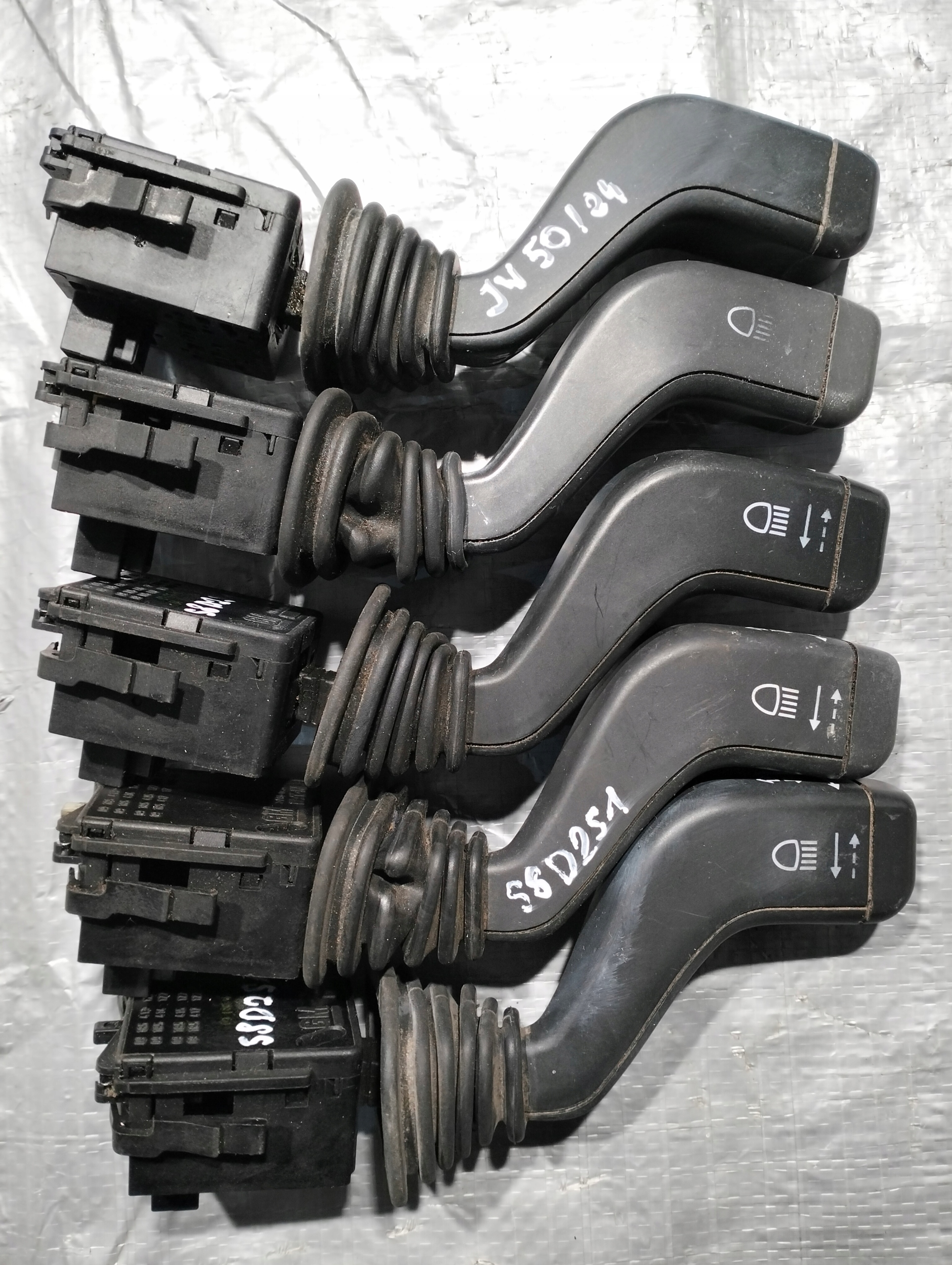 Bouton Indicateurs de direction OPEL CORSA C 09185413