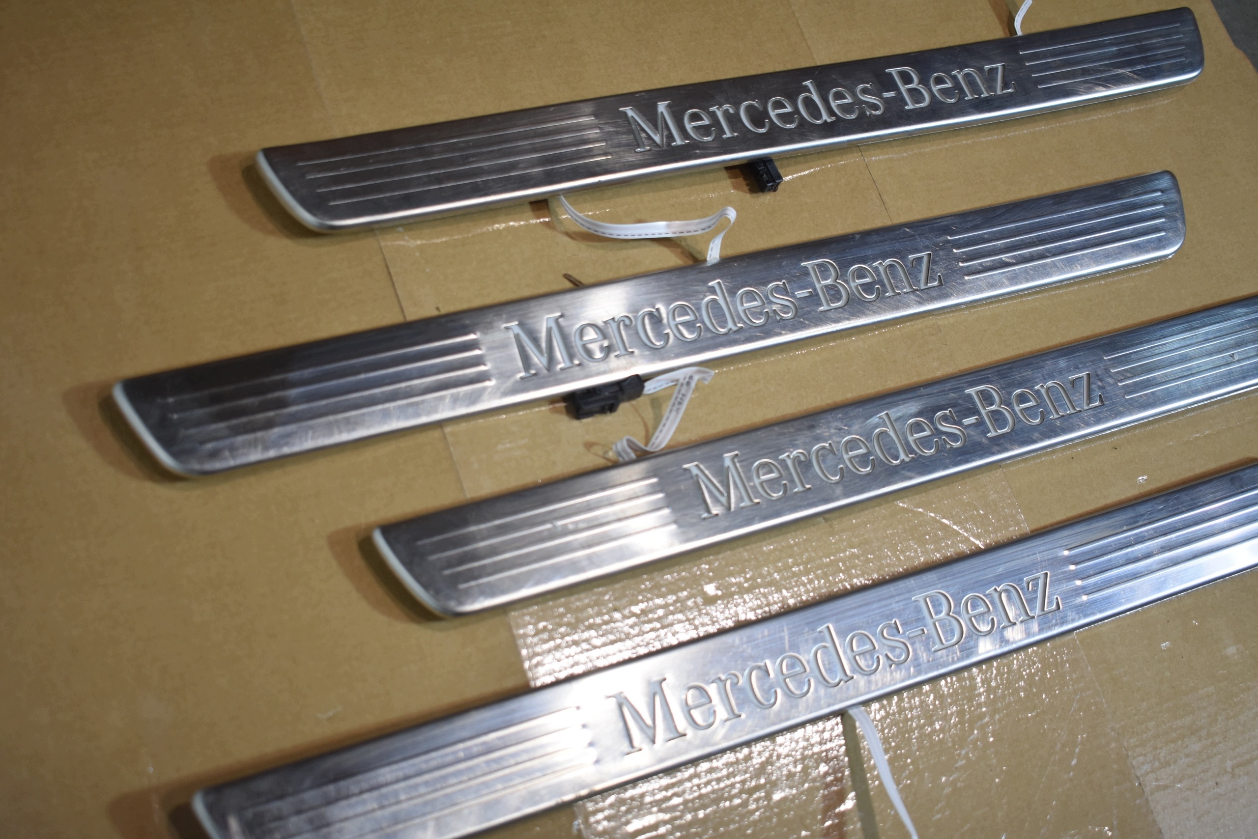 IDEALNE mouldings caps threshold LED KPL. MERCEDES GLS X167 1