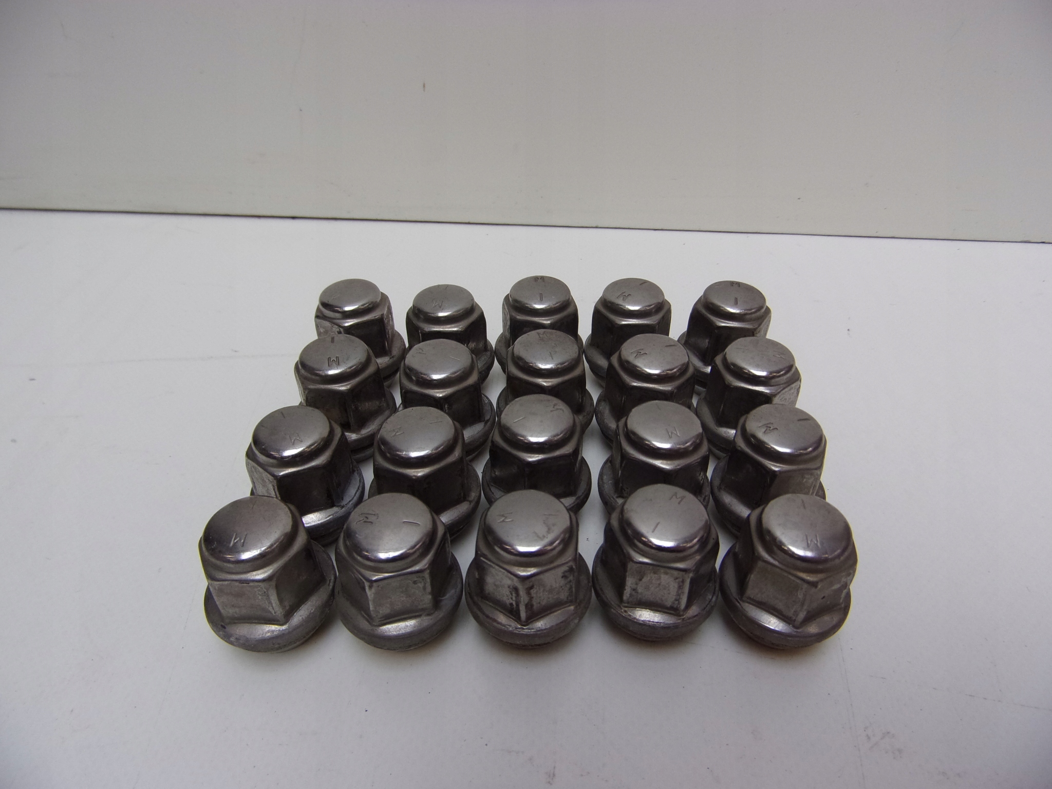 CHRYSLER PACIFICA 16-ГАЙКИ КОЛЕСНЫЕ БОЛТЫ