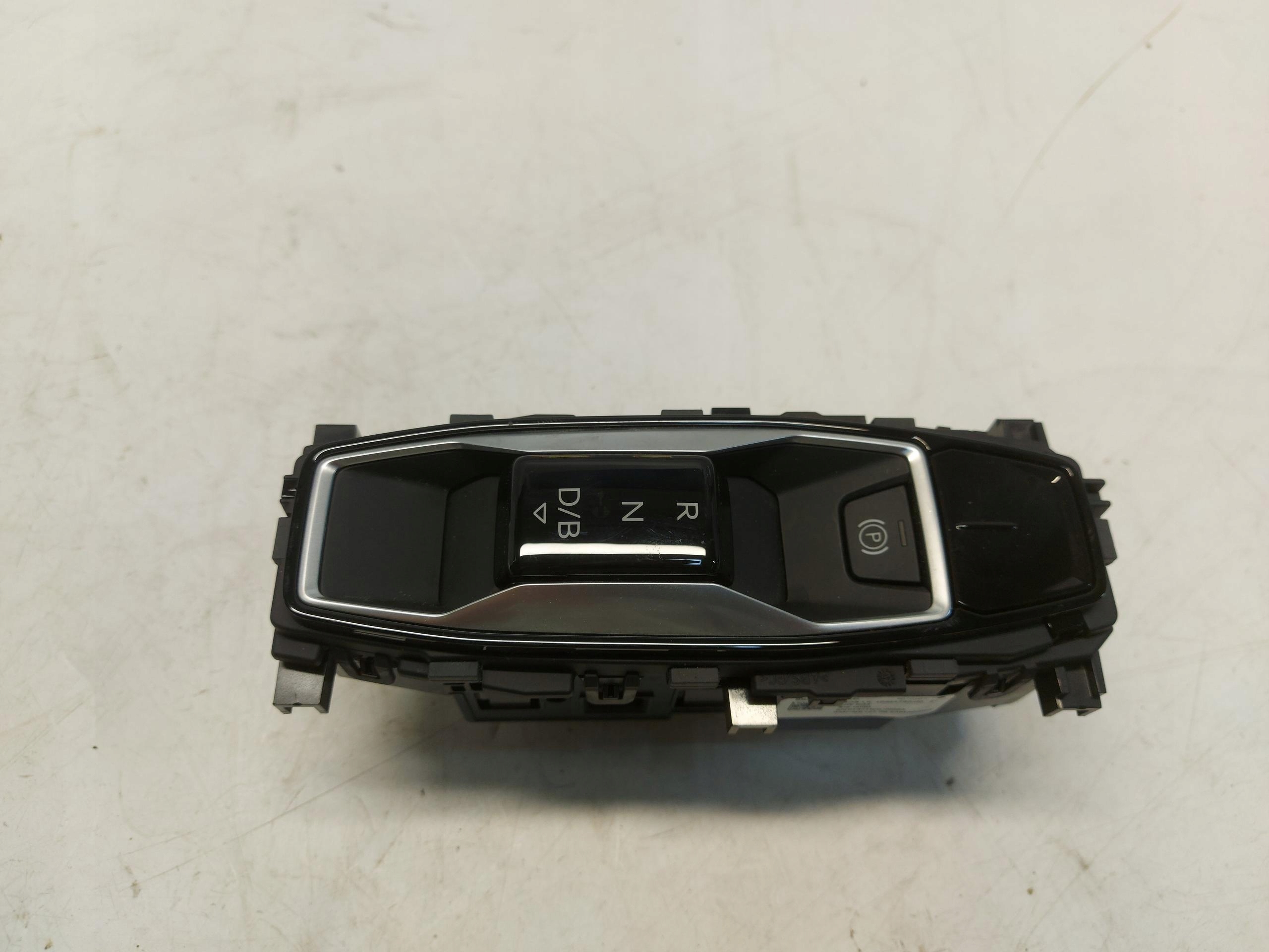 Audi Q4 40 E-TRON trim switch changes of the gear 89a713059c