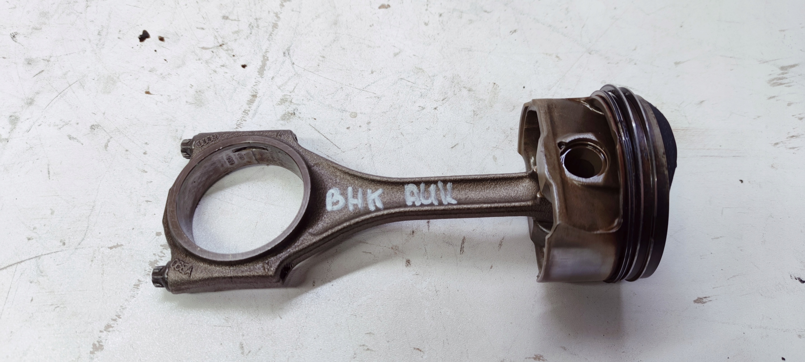 PISTON + BIELLE AUDI 3.2 FSI AUK BKH 06EA 84L108