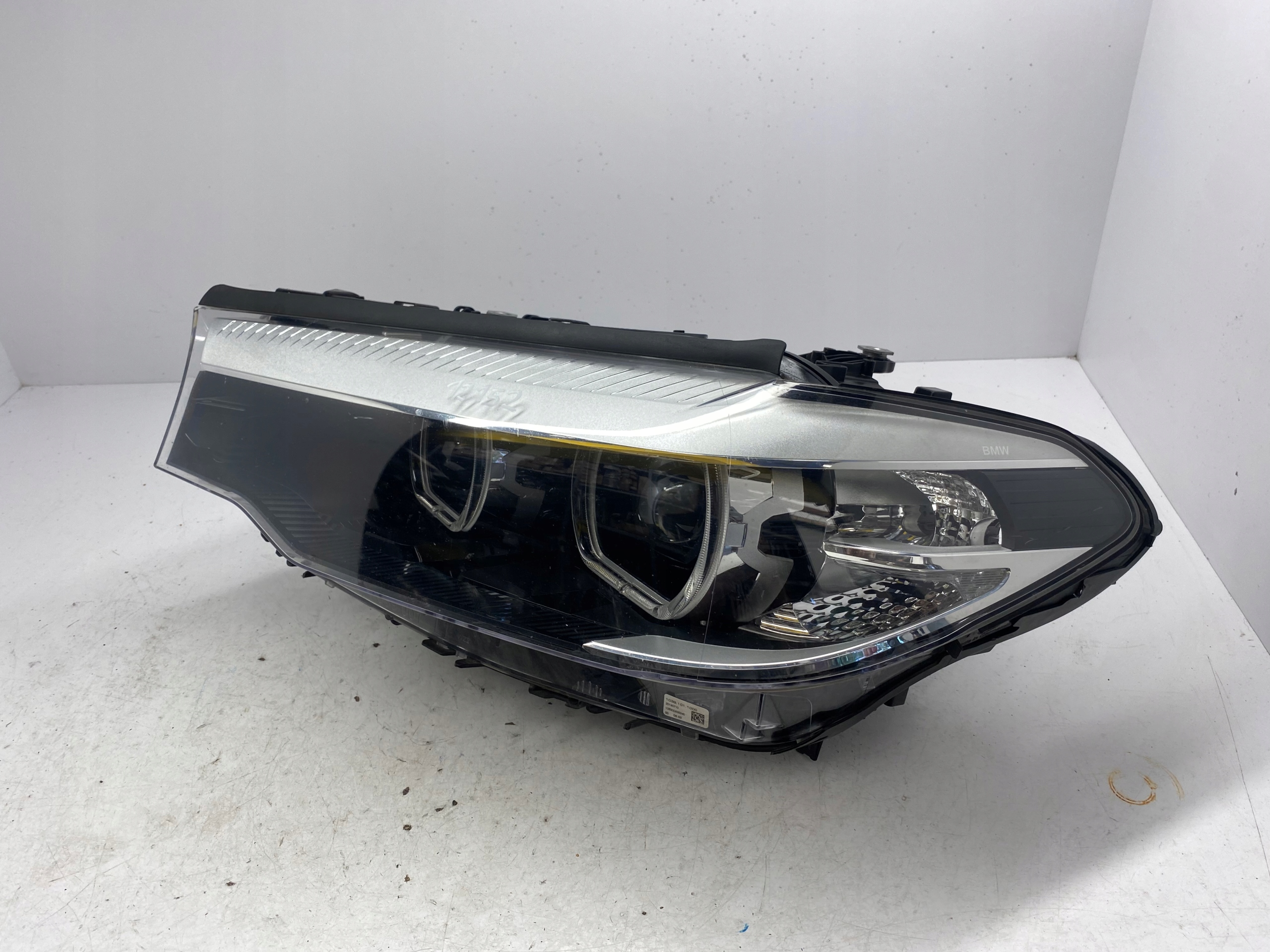 BMW 5 G30 G31 light left LED 8499111