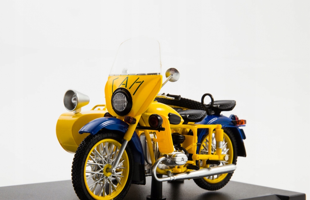 Motocykl M-67P "Ural" Milice Modimio 1:24 ES#1