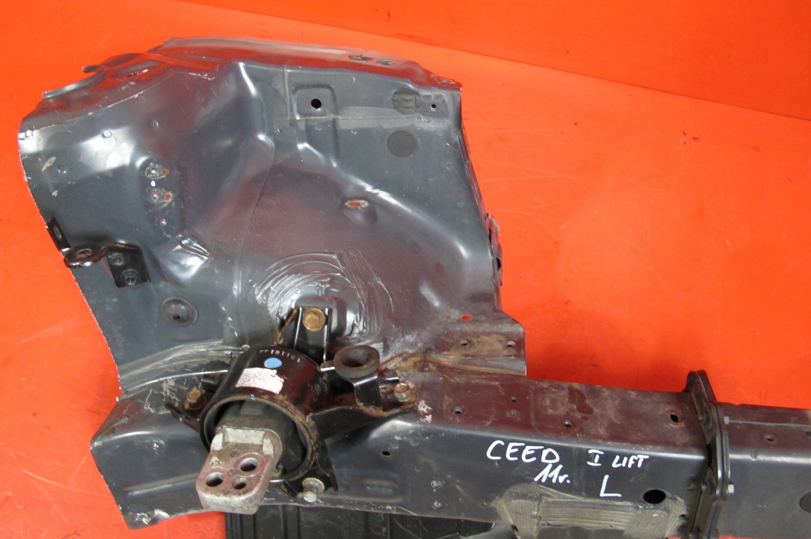 KIA CEED and 1 ED LIFT 09-12 quarter beam tip left front 1K
