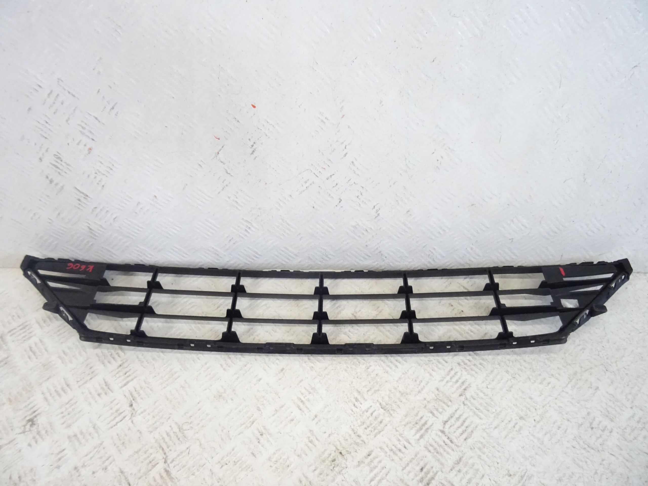 grid of a bumper front front central VOLVO XC60 II 31425175