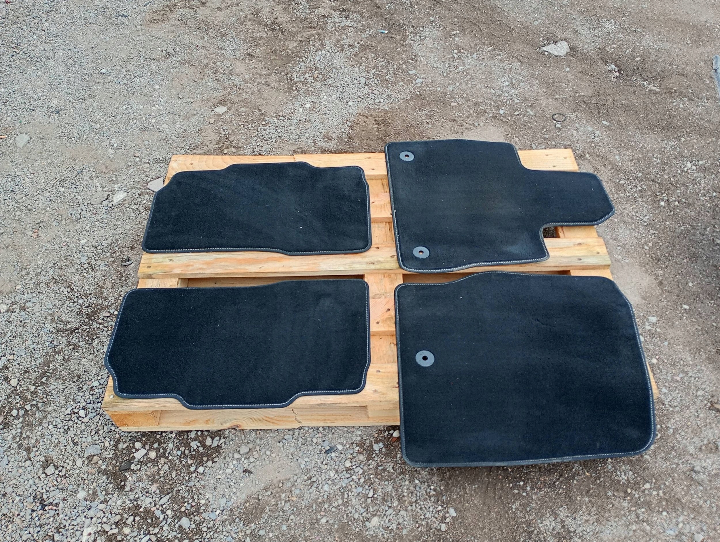 mats welurowe black, oryginalne komplet Ford Explorer VI 3.0 ST 2020
