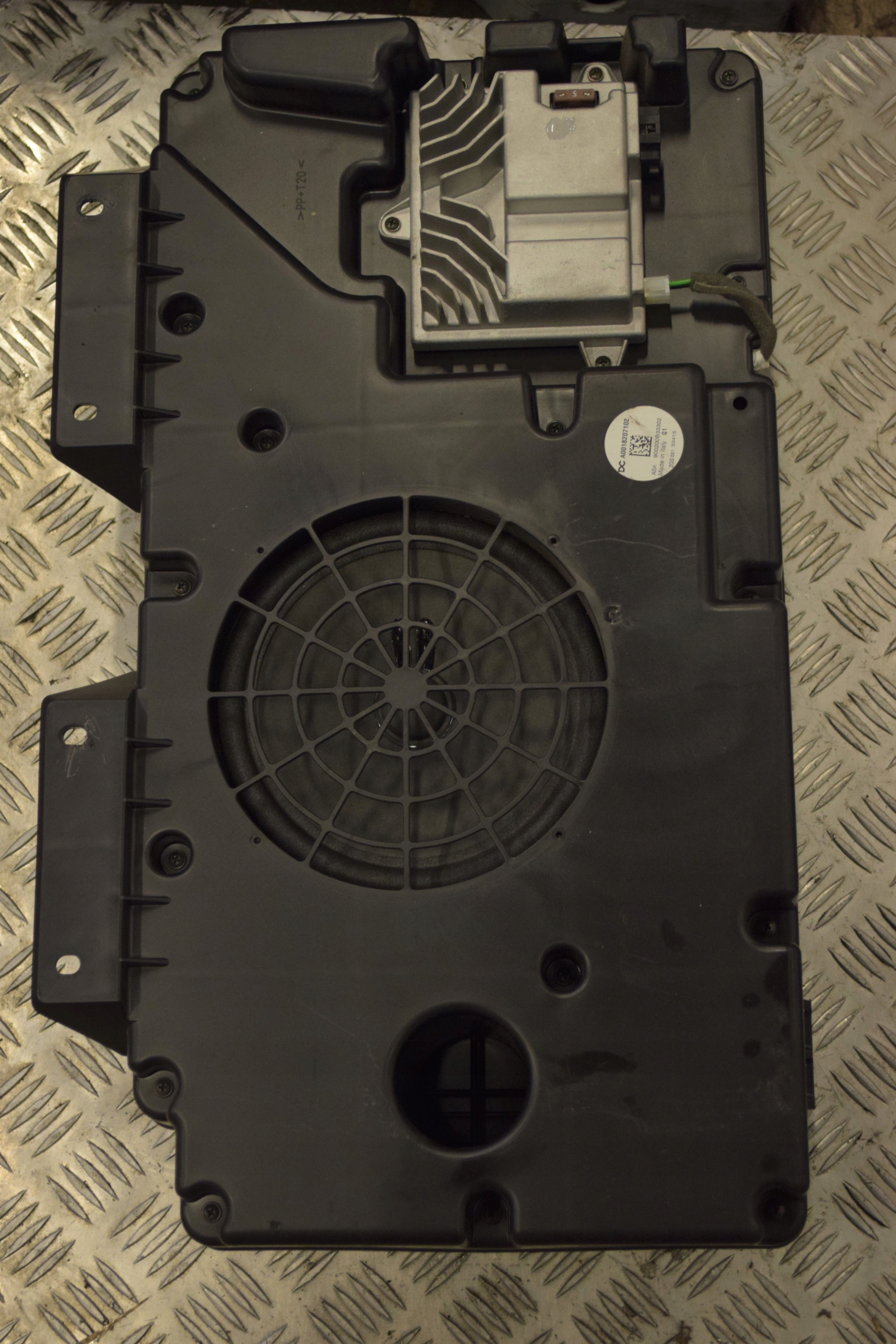 A0018207102 - САБВУФЕР ЗАВОДСЬКИЙ ДИНАМІК MERCEDES ACTROS MP4