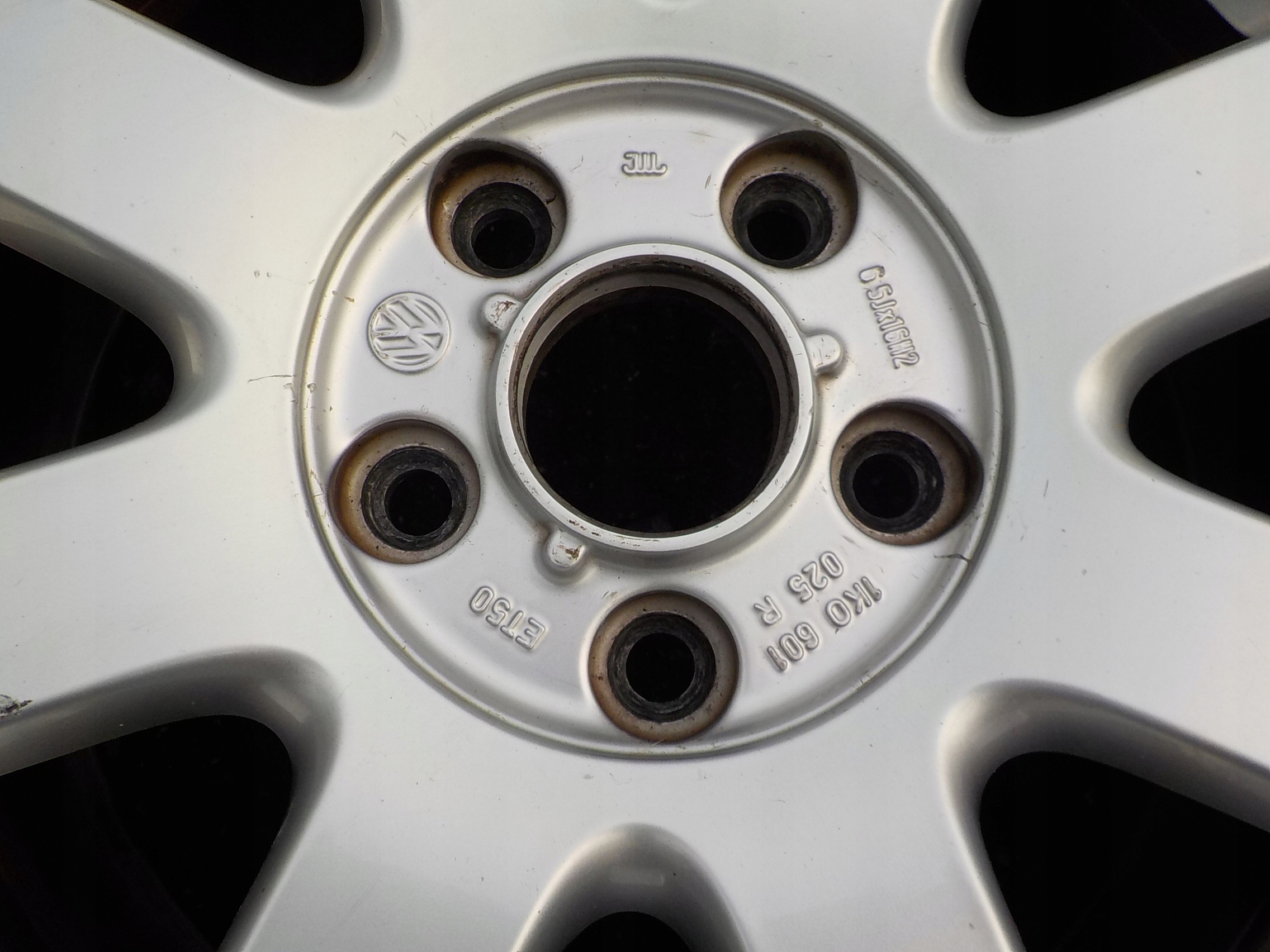 discs aluminium 16'' vw golf V 1K0601025R