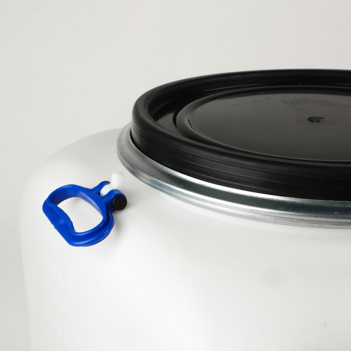 BECZKA PLASTIKOWA 100 L OBEJMA ATEST POJEMNIK ZBIORNIK NA WODĘ