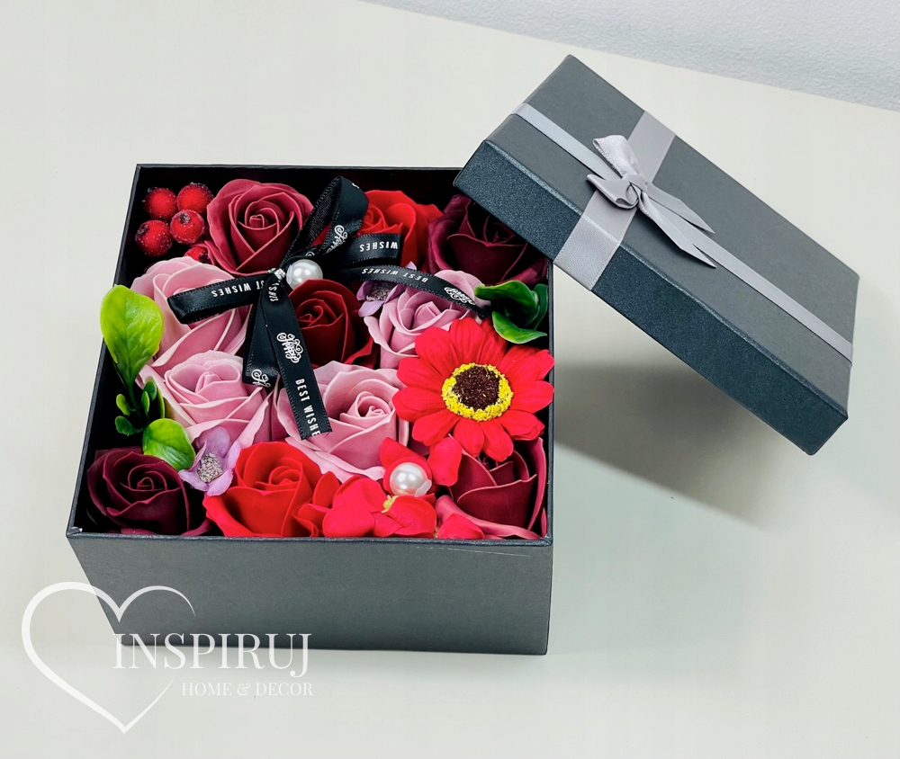 FLOWERBOX Z KWIATAMI MYDLANYMI PREZENT PUDEŁKO UPOMINEK KWIATY RÓŻE MYDLANE Kod producenta H&D-00004